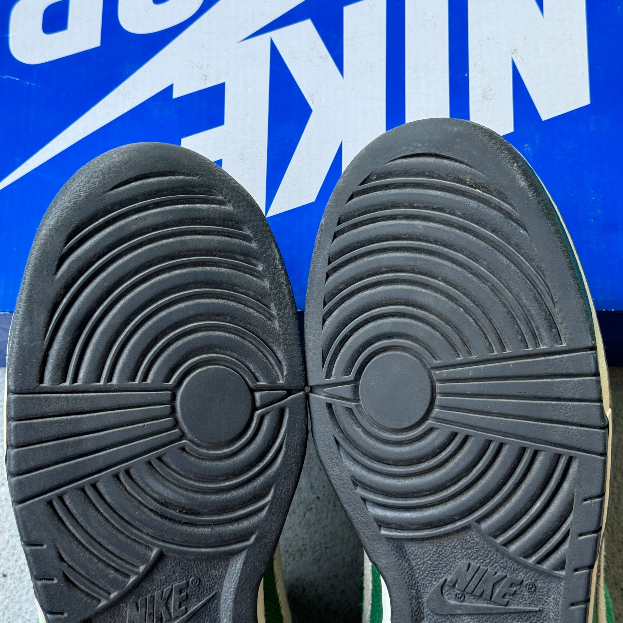 12 US - NIKE SB DUNK LOW WALLENBERG W BOX 2010