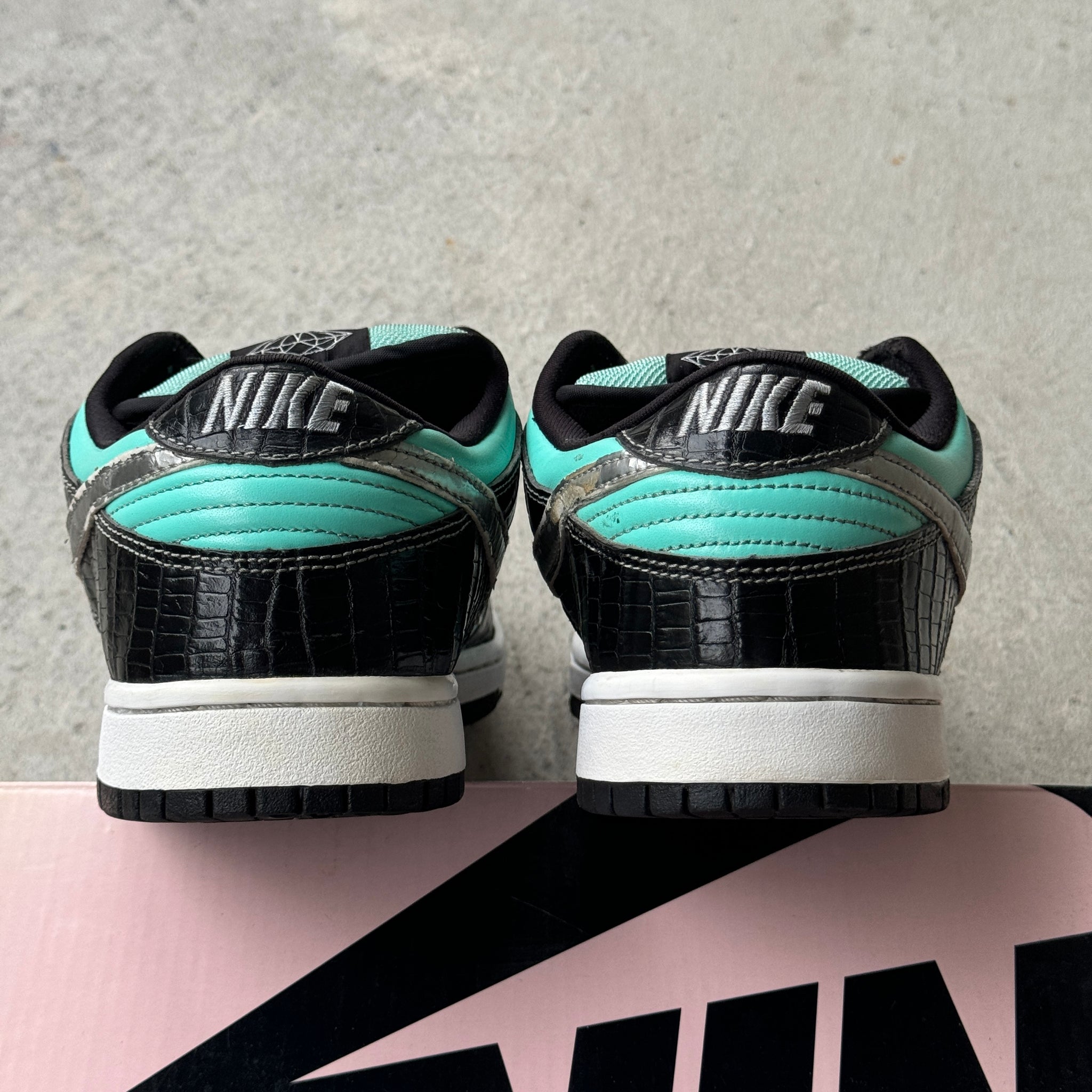 9.5 US - NIKE SB DUNK LOW TIFFANY W BOX 2005