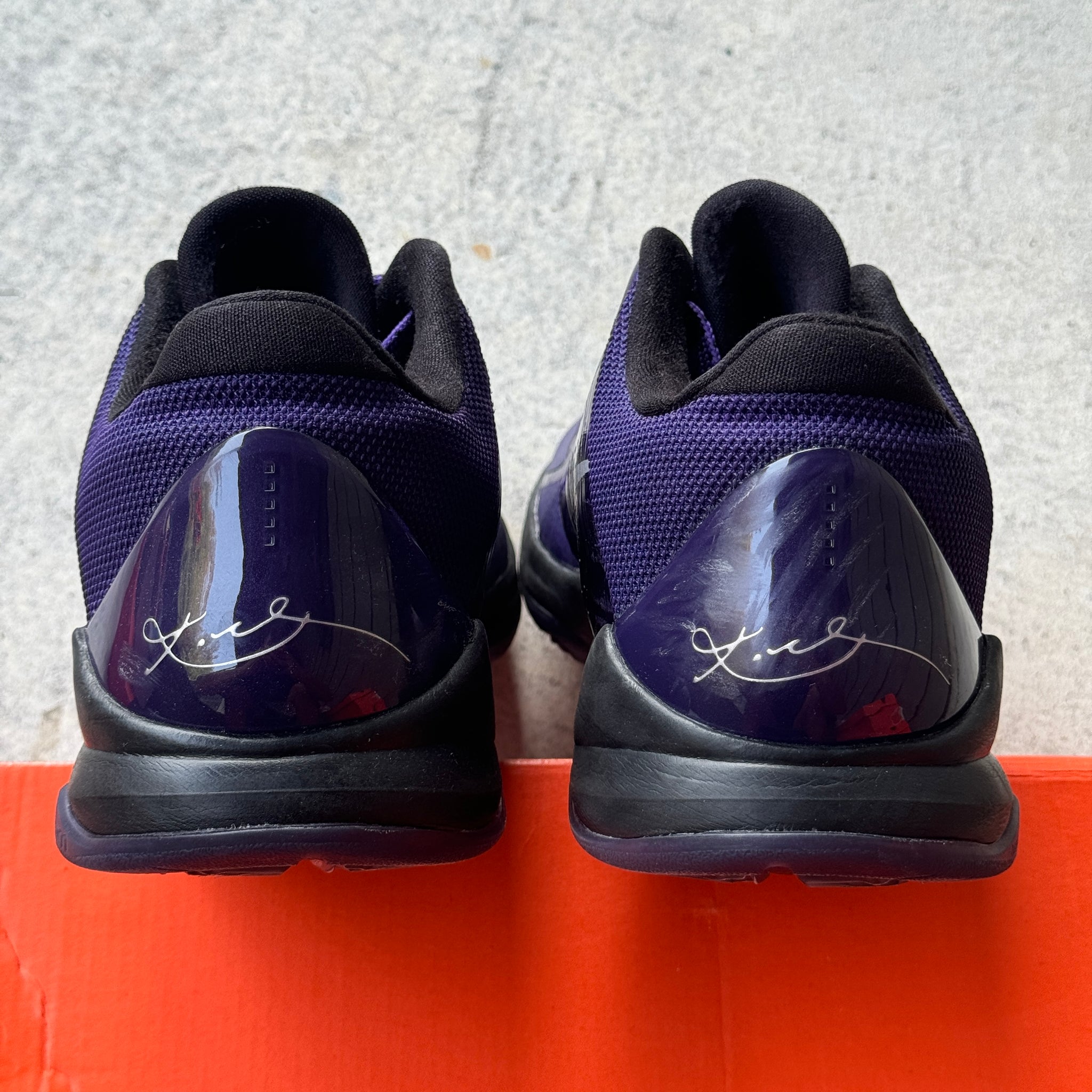 12.5 US - NIKE AIR ZOOM KOBE 5 V PURPLE INK W BOX 2010