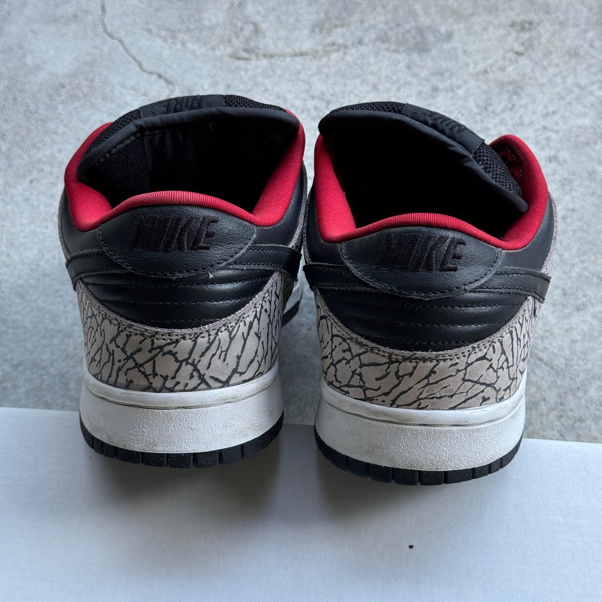 10 US - NIKE SB DUNK LOW SUPREME BLACK CEMENT 2002