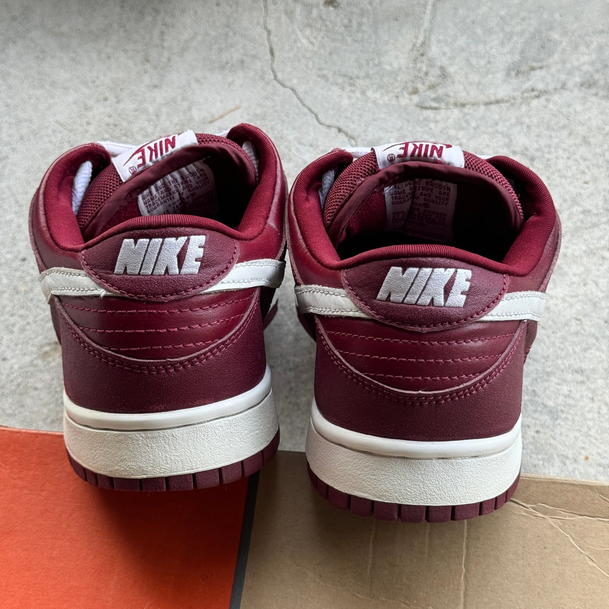 9.5 US - NIKE DUNK LOW PRO B TEAM RED W BOX 2001