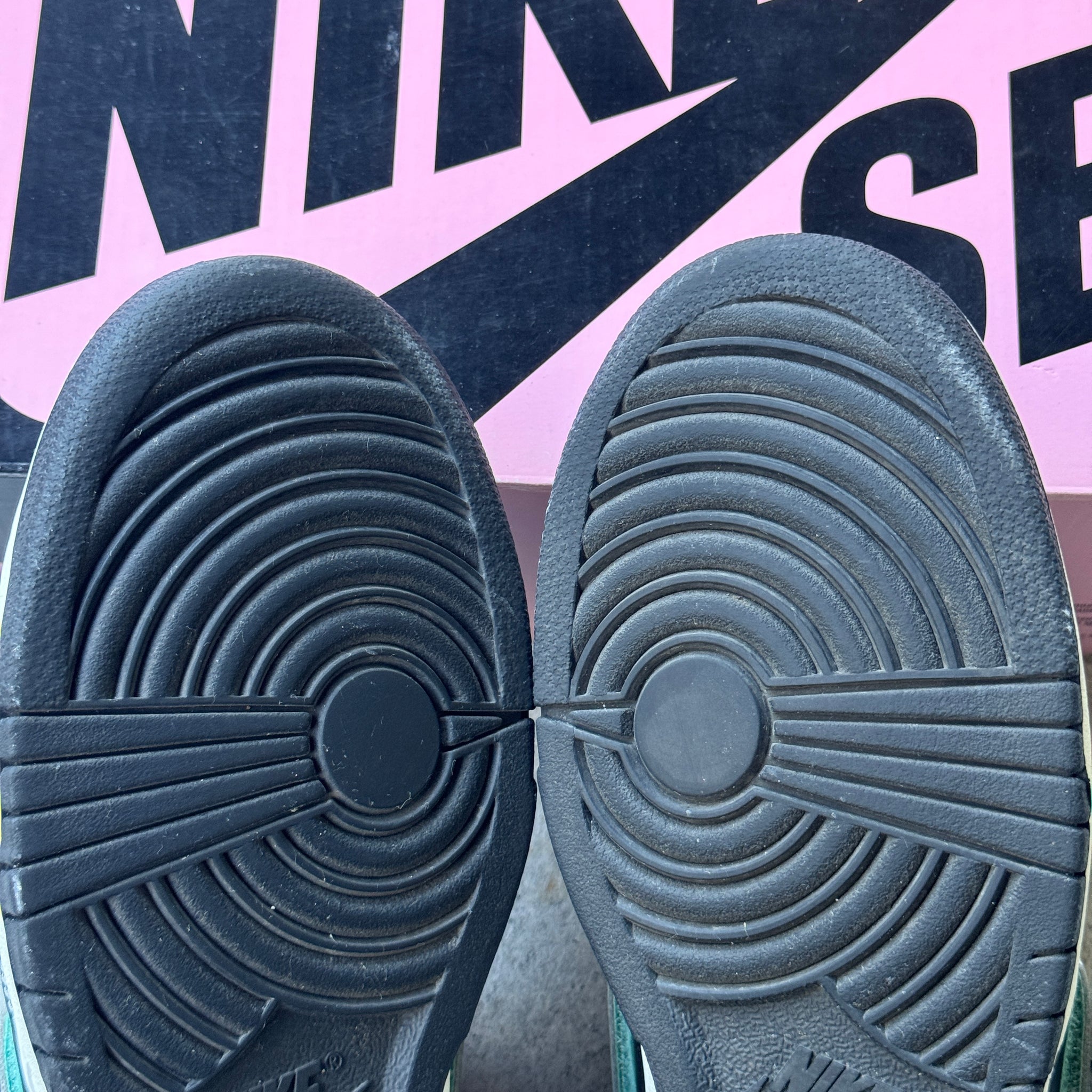 9.5 US - NIKE SB DUNK LOW BLACK DIAMOND W BOX 2018