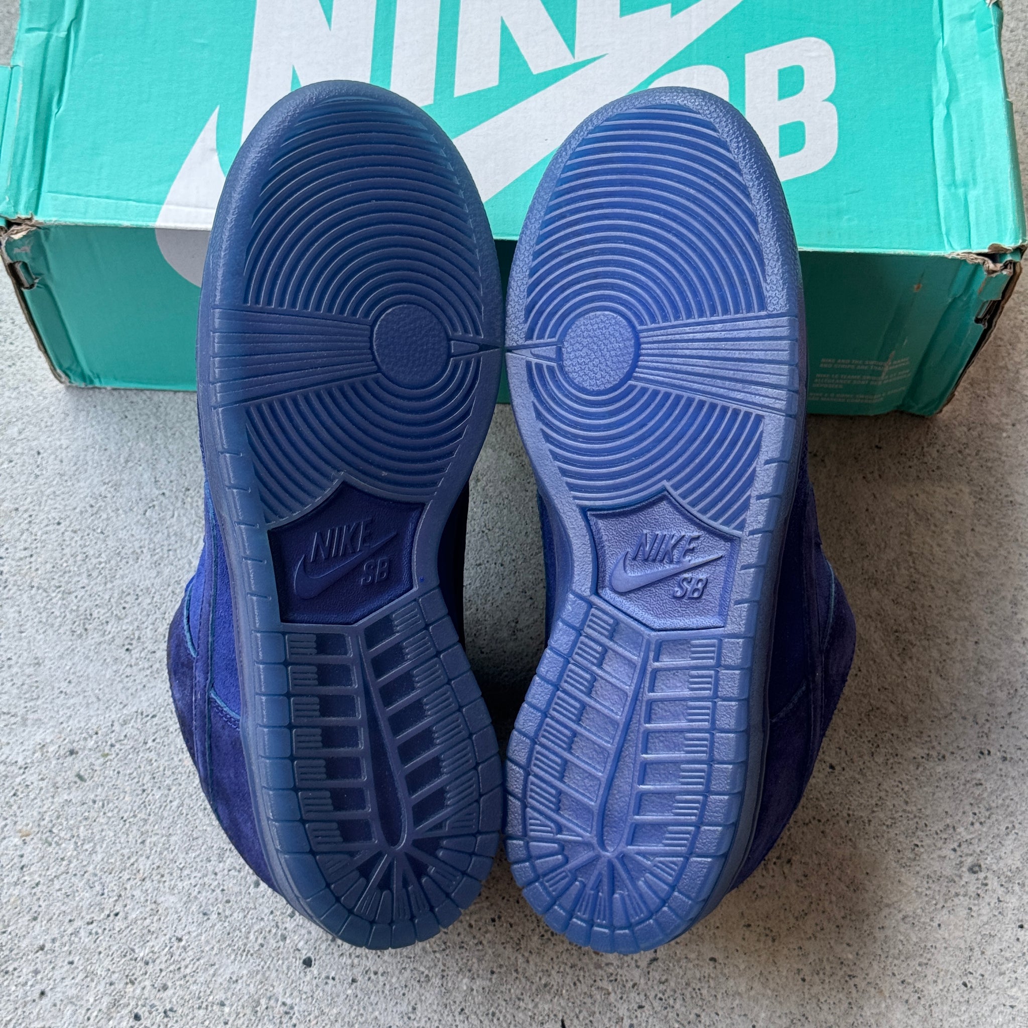 8.5 US - DS NIKE SB DUNK LOW BLUE MOON W BOX 2015