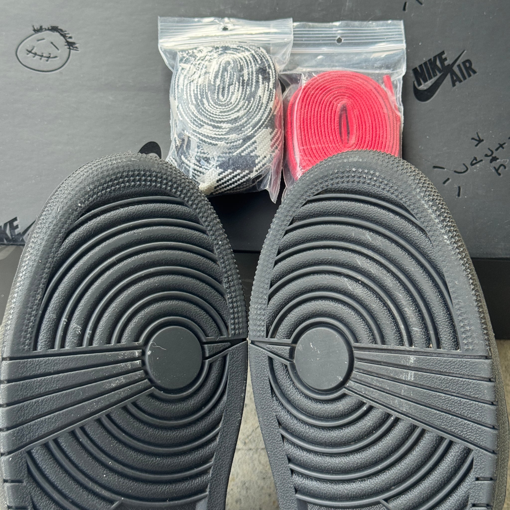 8 US - JORDAN 1 LOW TRAVIS SCOTT BLACK PHANTOM W BOX 2022