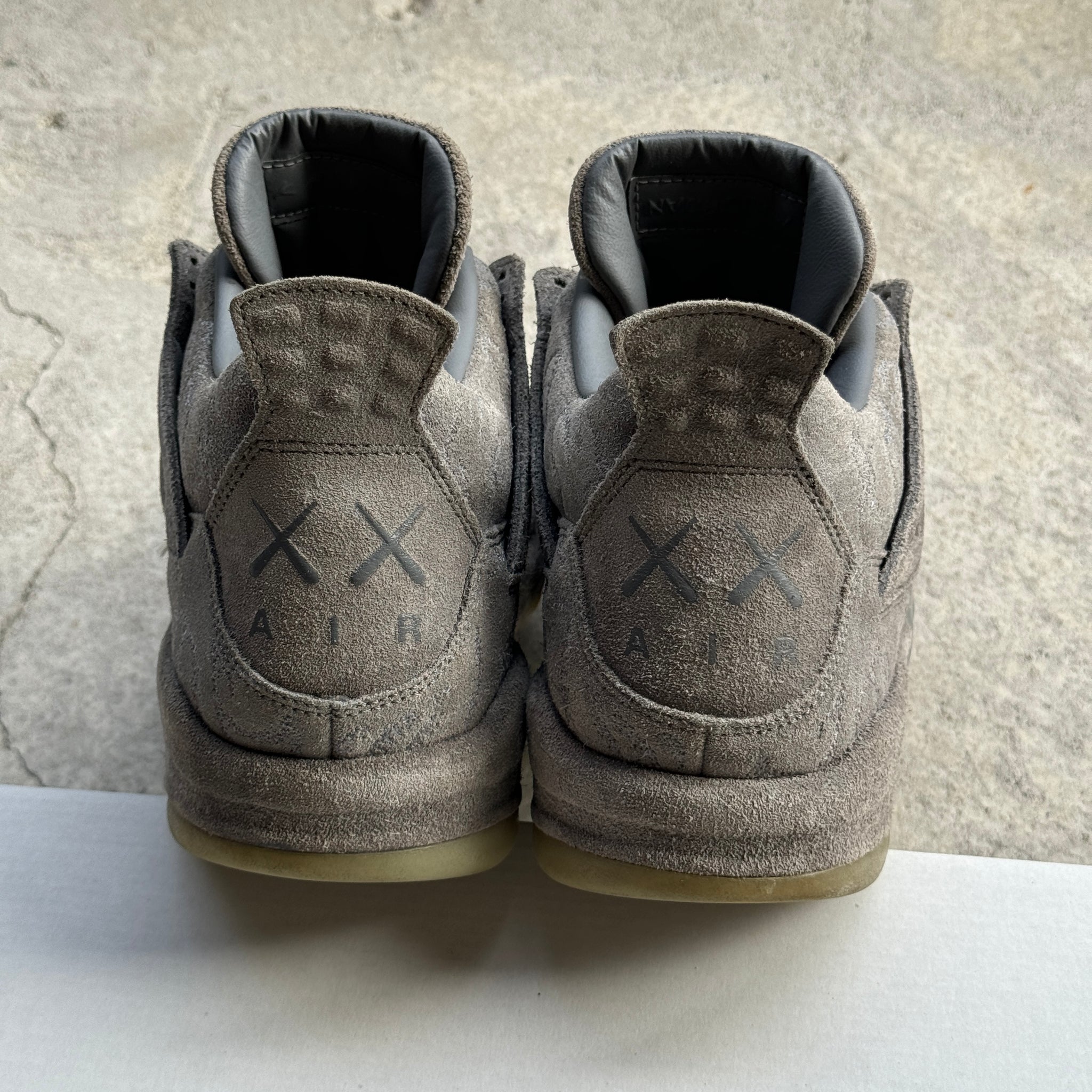 10.5 US - JORDAN 4 KAWS GREY 2017