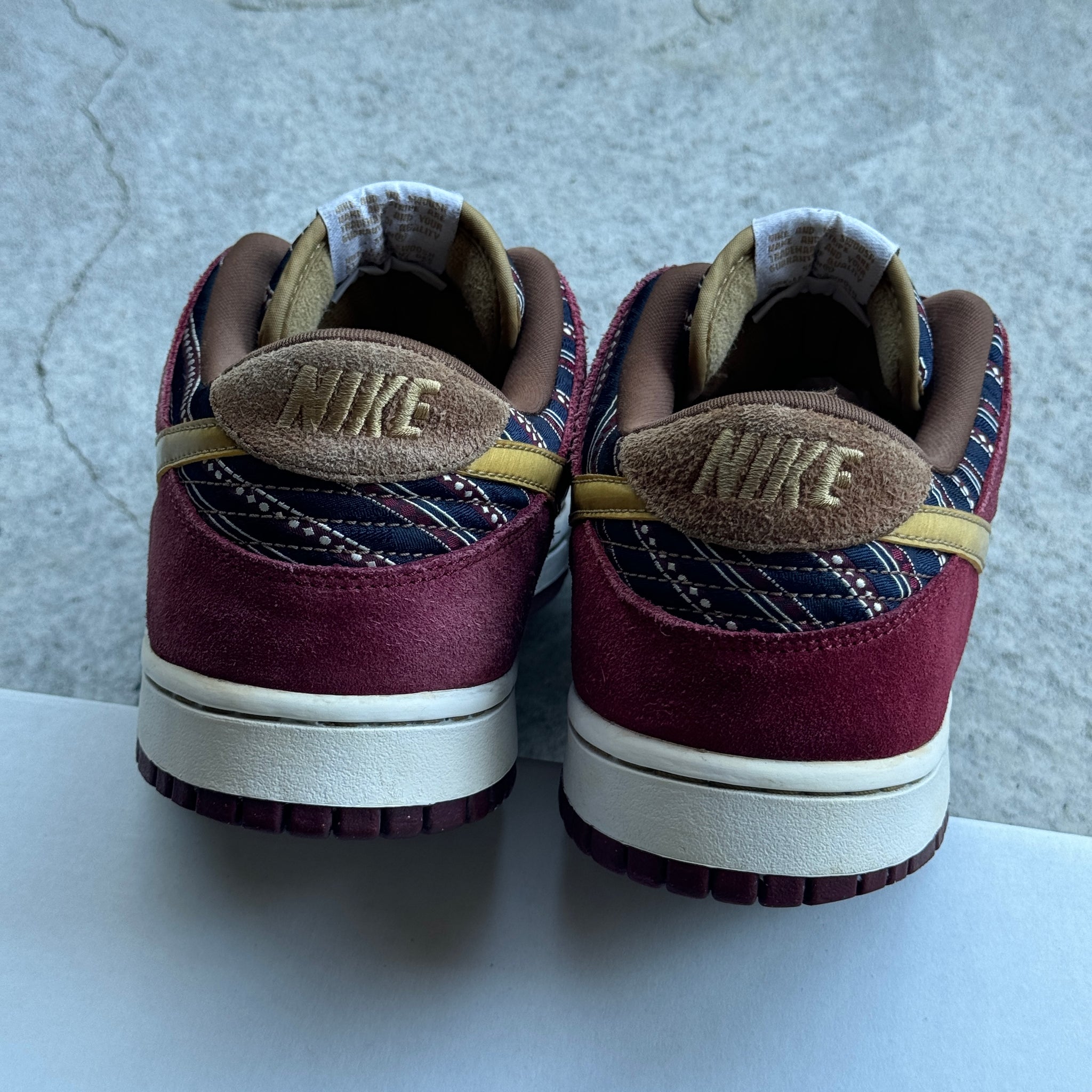 11 US - NIKE SB DUNK LOW ANCHORMAN 2009