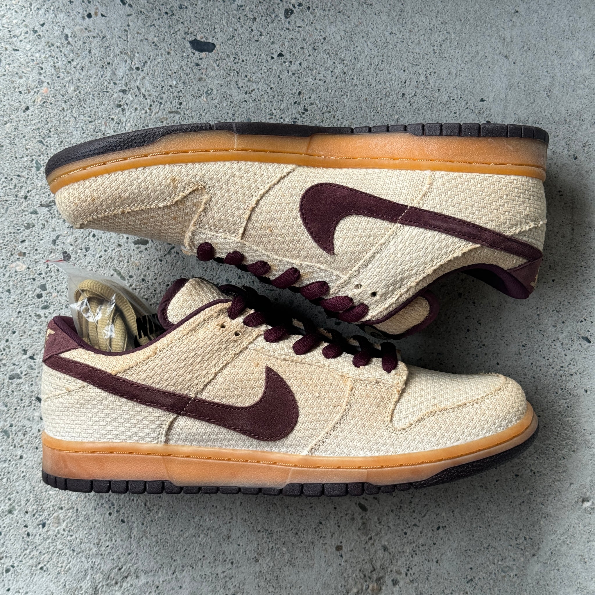 10.5 US - DS NIKE SB DUNK LOW MAHOGANY HEMP W BOX 2004