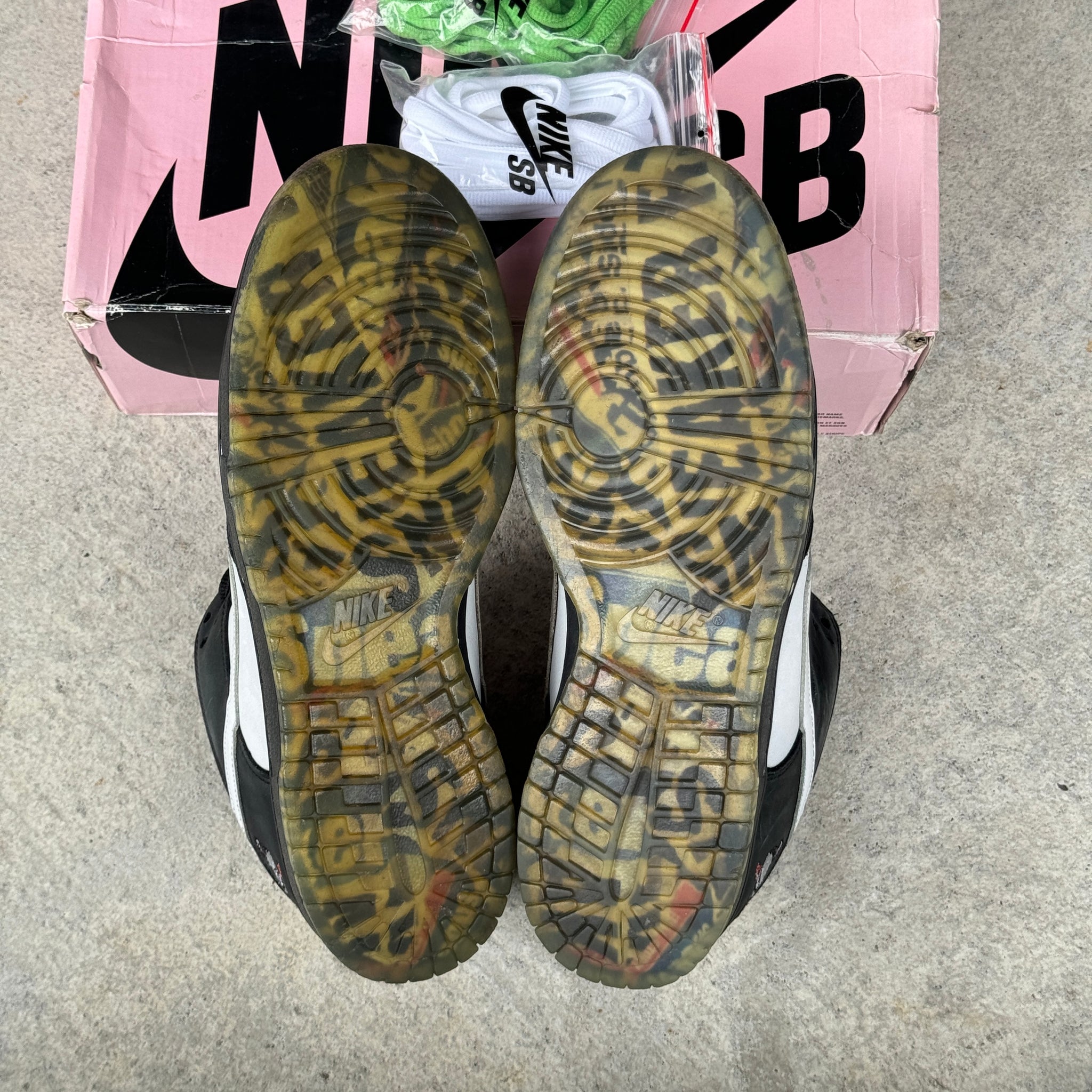 11.5 US - NIKE SB DUNK LOW STAPLE PANDA PIGEON W BOX 2019