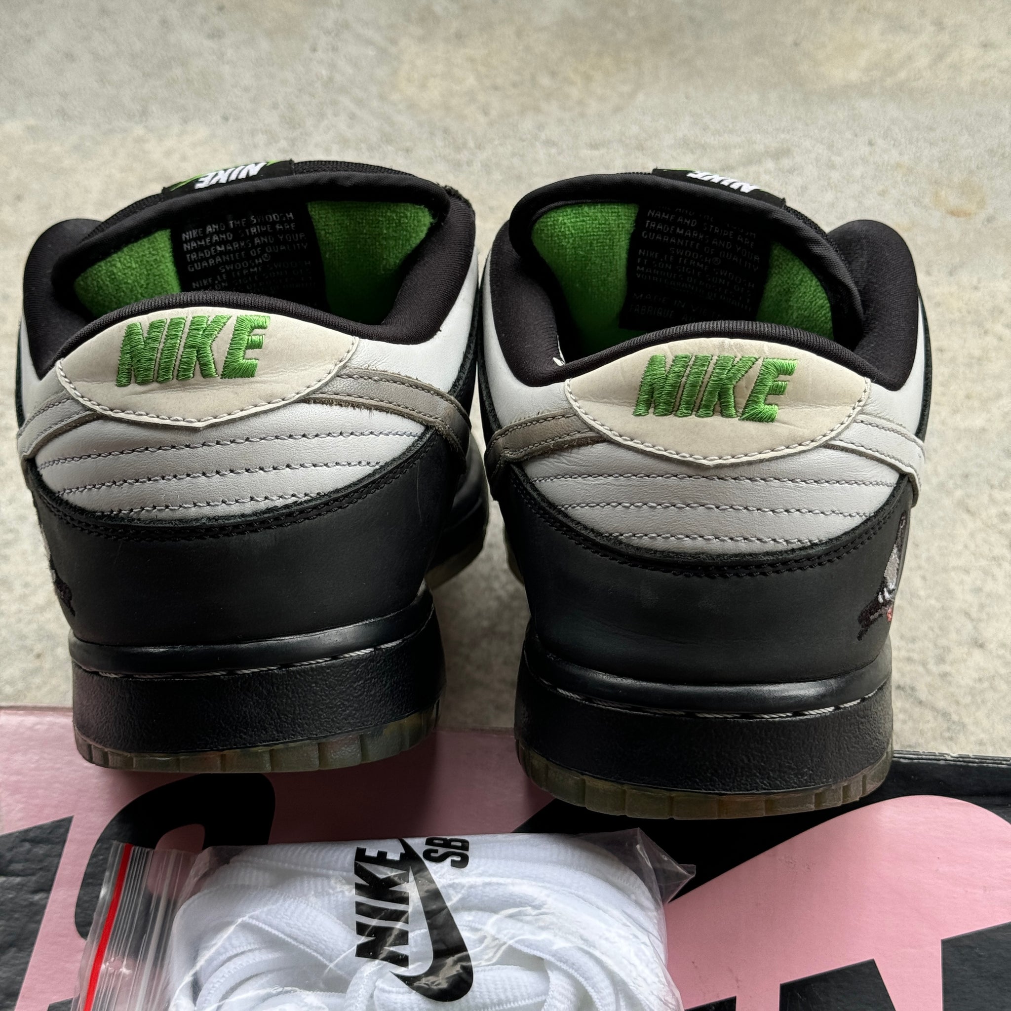 11.5 US - NIKE SB DUNK LOW STAPLE PANDA PIGEON W BOX 2019