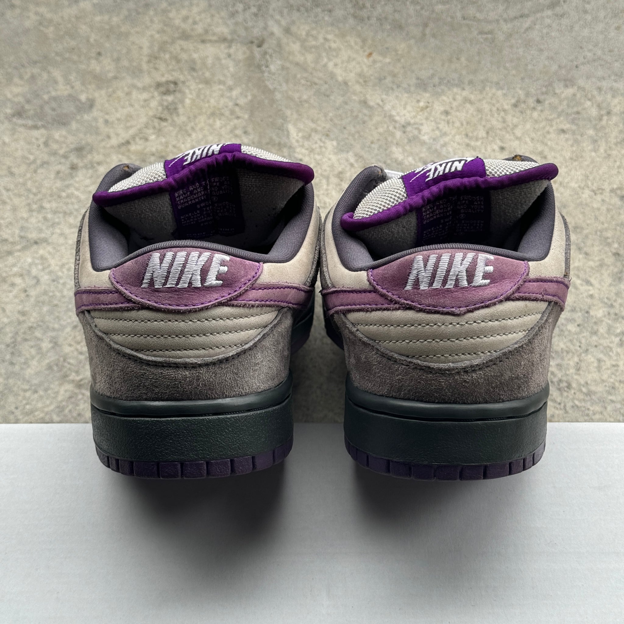 9.5 US - NIKE SB DUNK LOW PURPLE PIGEON 2006