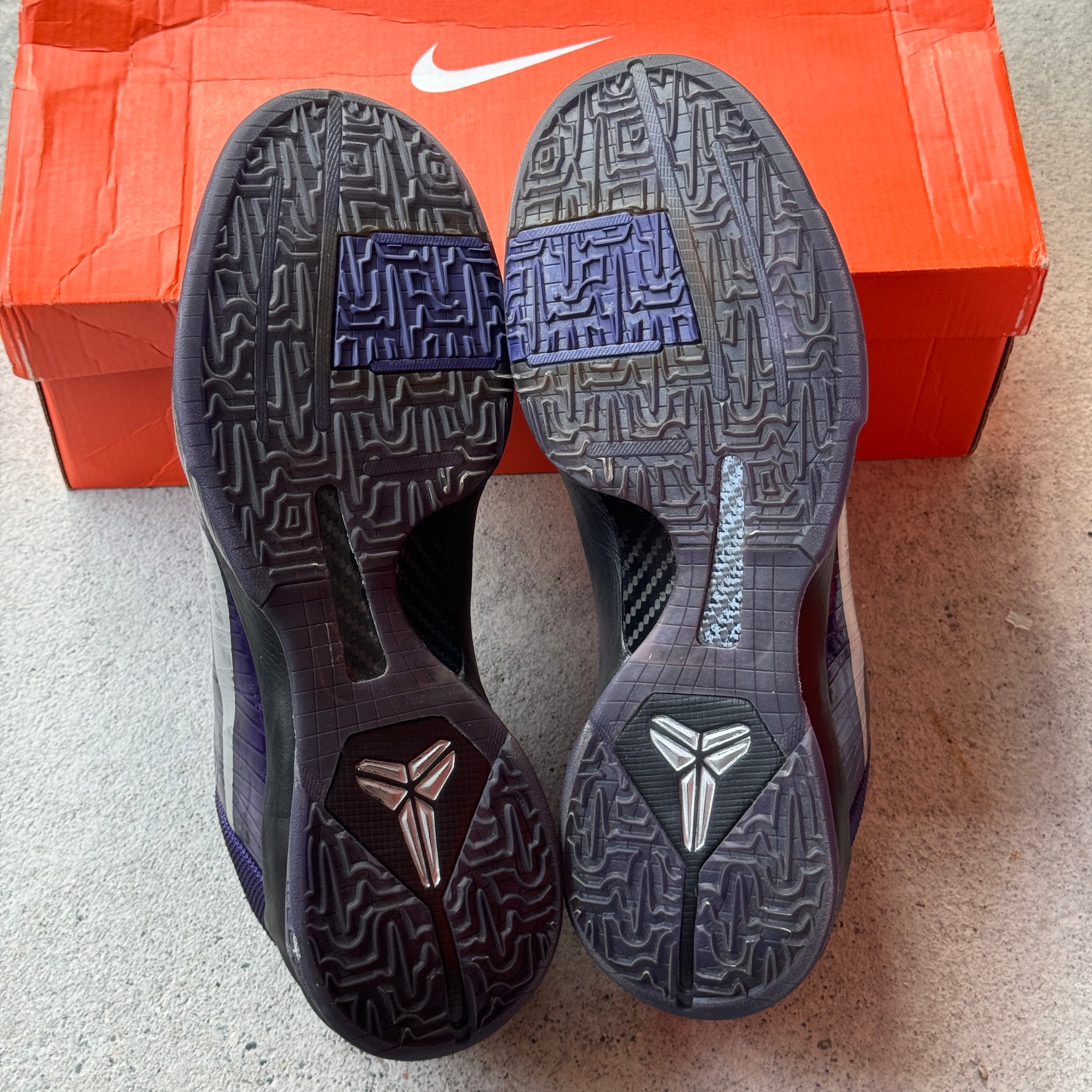 12.5 US - NIKE AIR ZOOM KOBE 5 V PURPLE INK W BOX 2010