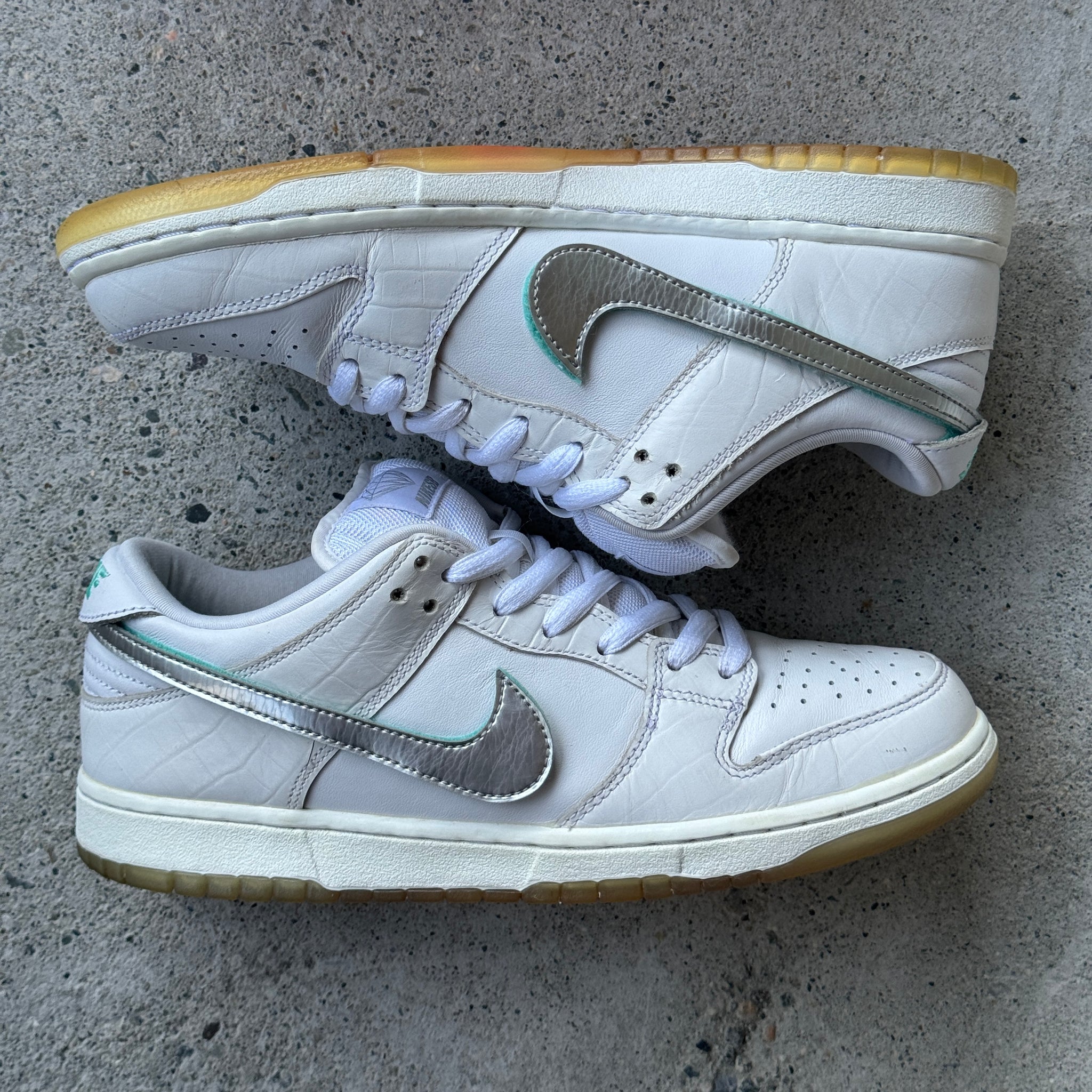 9.5 US - NIKE SB DUNK LOW WHITE DIAMOND W BOX 2018