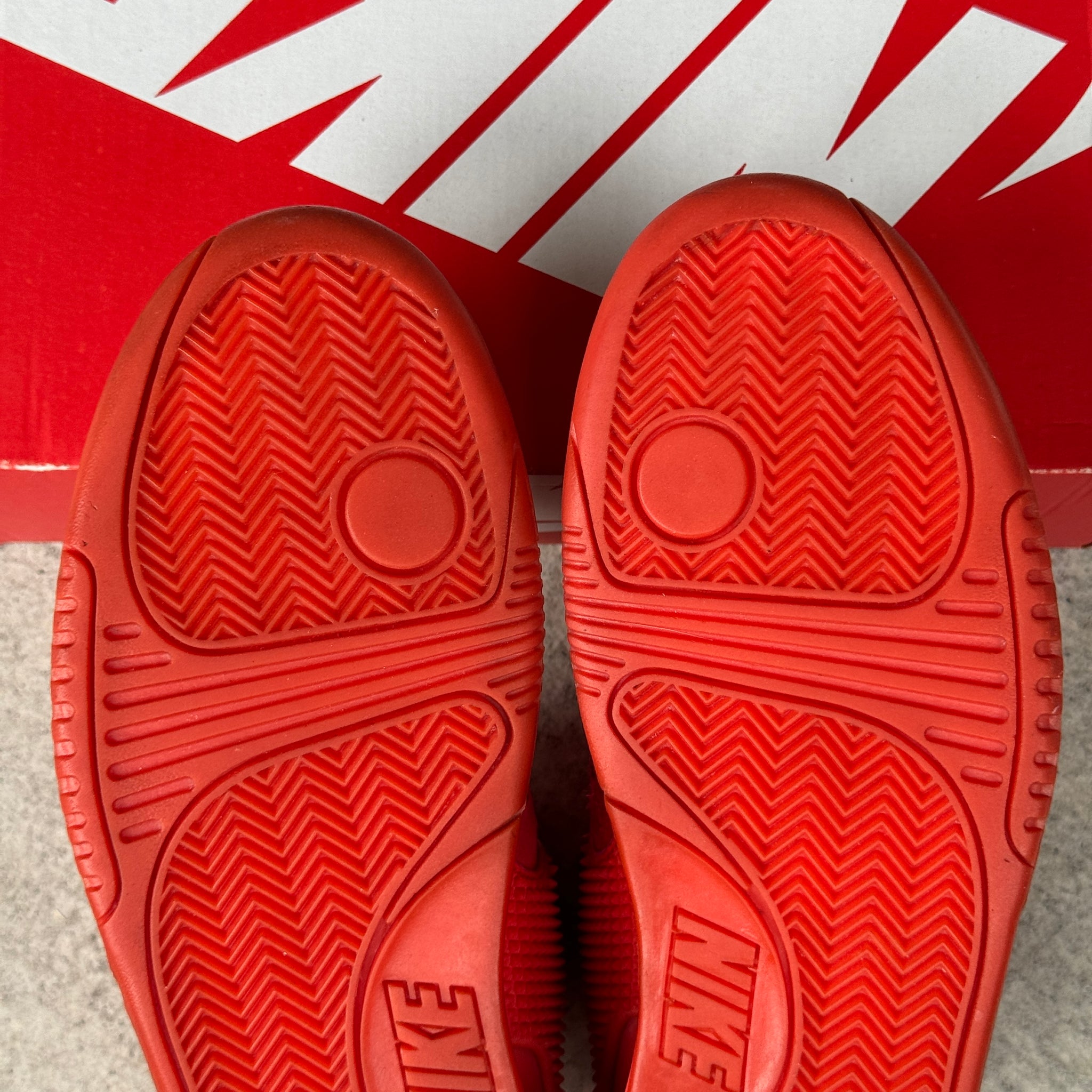 9.5 US - NIKE AIR YEEZY 2 RED OCTOBER W BOX 2014