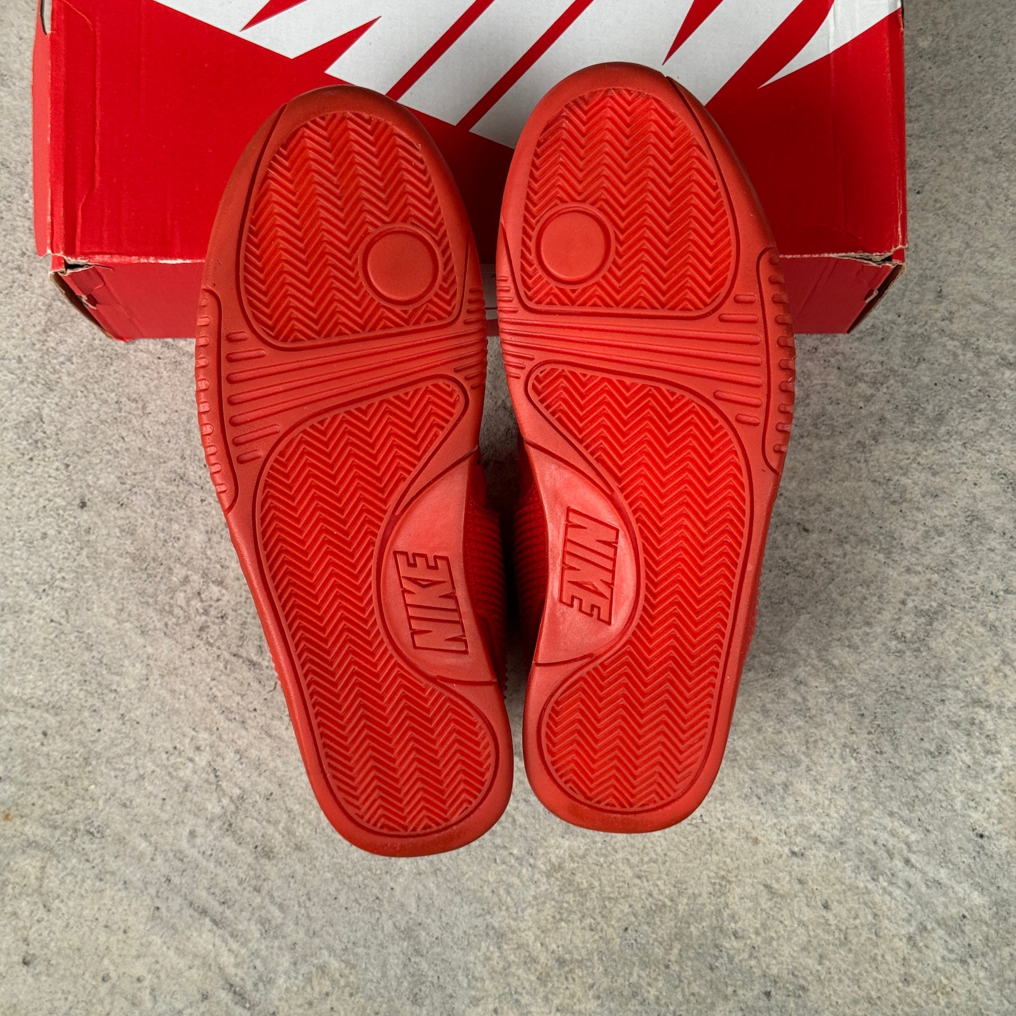 9.5 US - NIKE AIR YEEZY 2 RED OCTOBER W BOX 2014