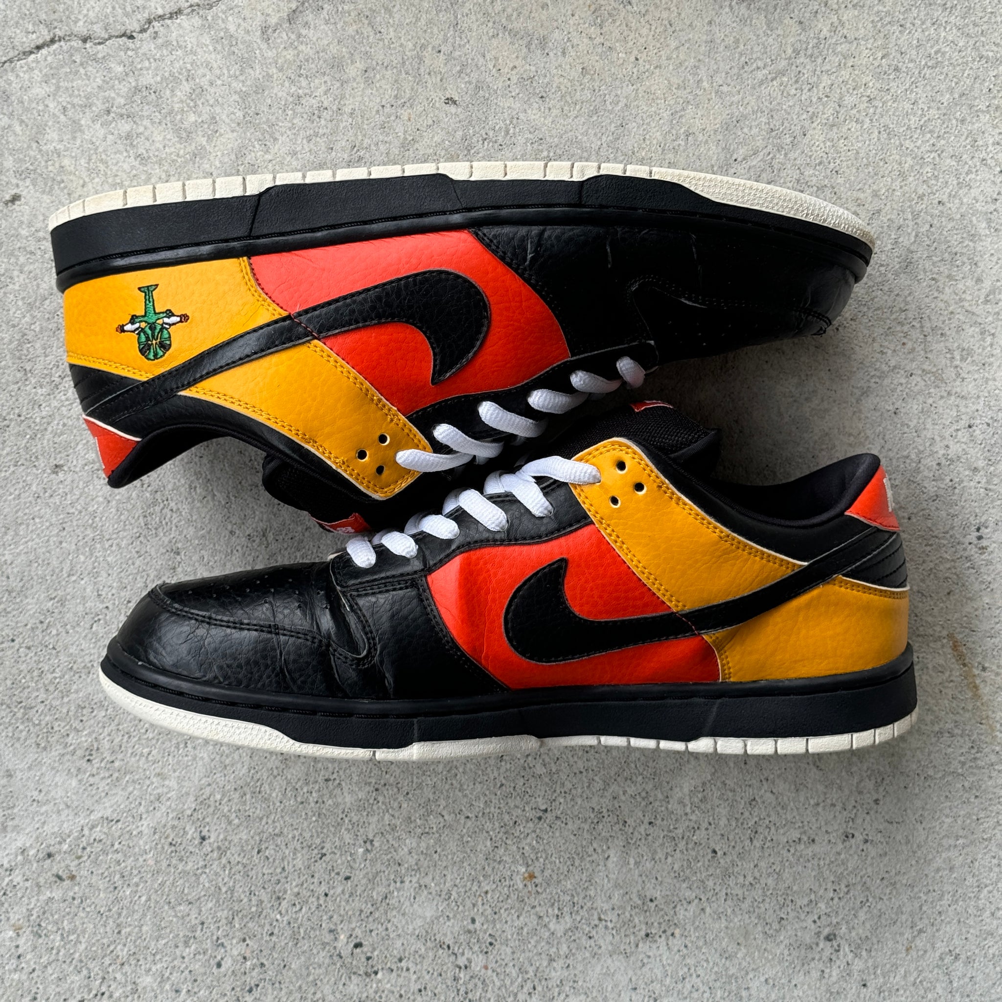 13 US - NIKE SB DUNK LOW BLACK RAYGUN W BOX 2005