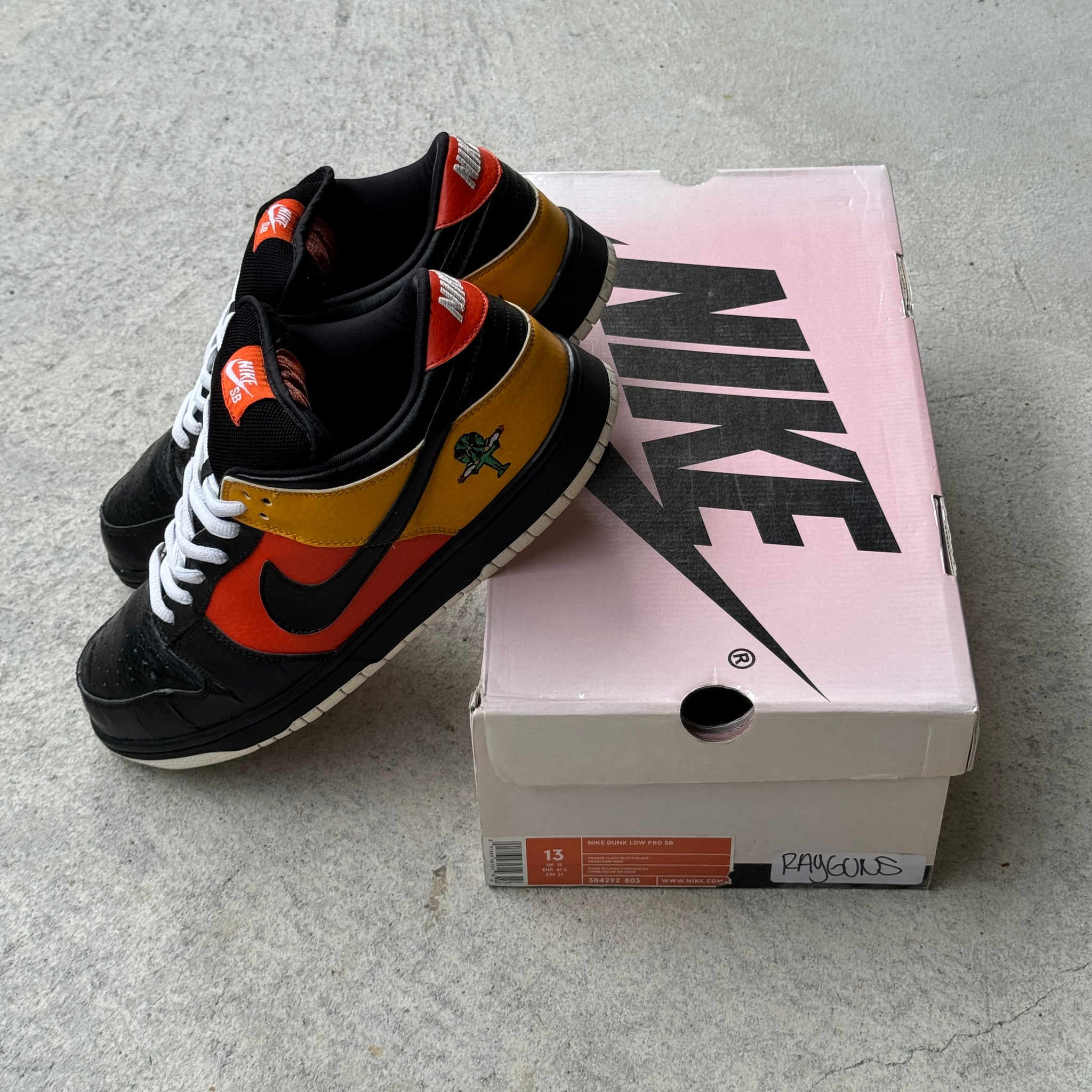 13 US - NIKE SB DUNK LOW BLACK RAYGUN W BOX 2005