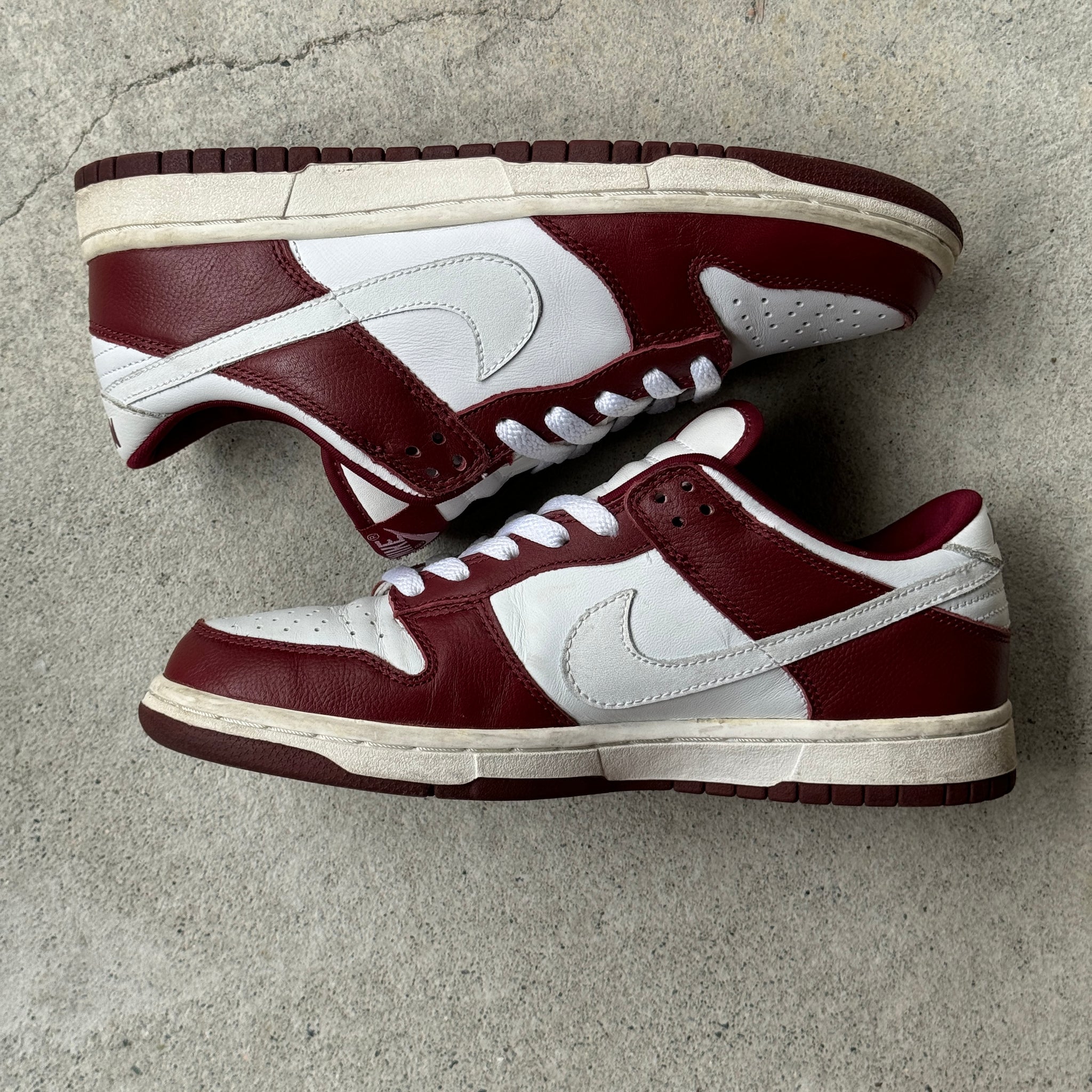 8.5 US - NIKE DUNK LOW PRO TEAM RED/WHITE W BOX 2003