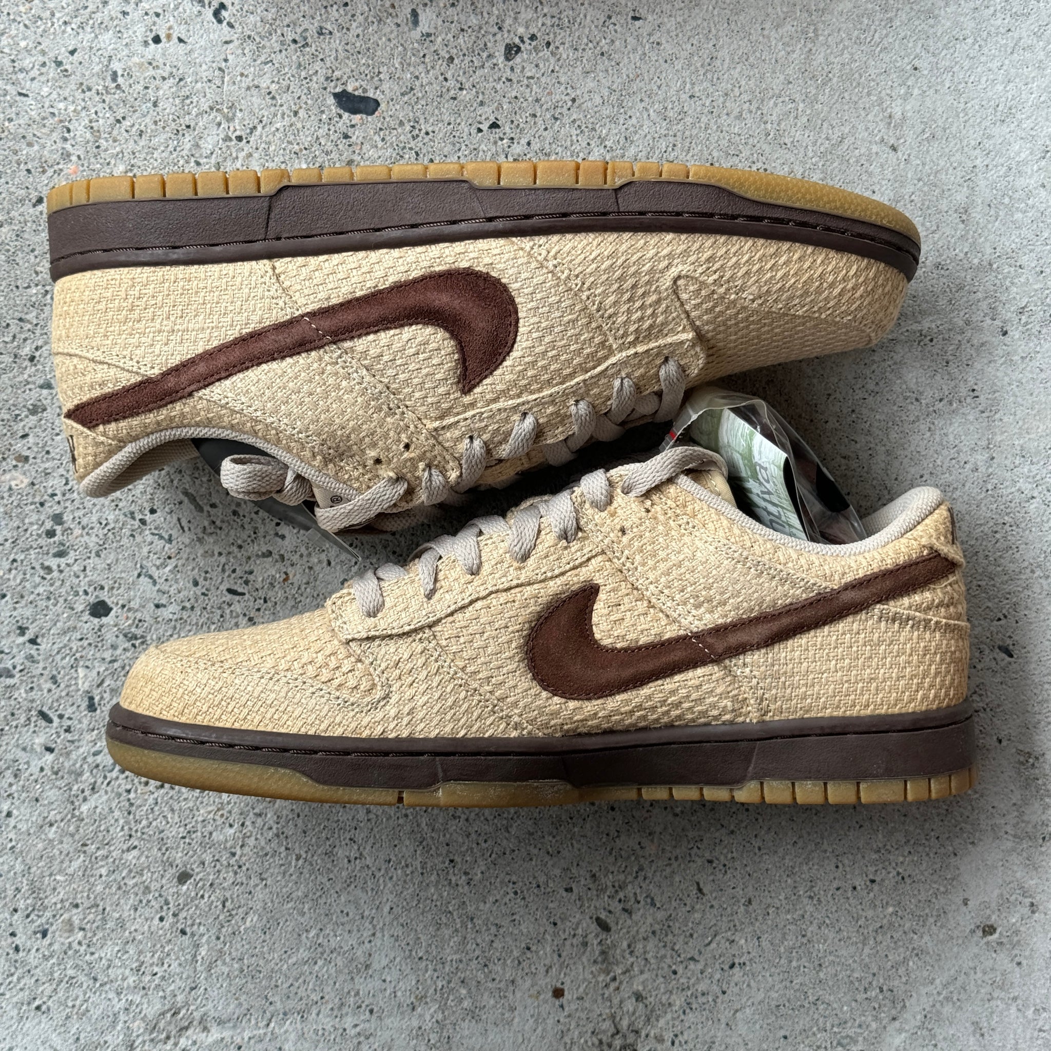 10 US - DS NIKE DUNK LOW NET MEDIUM BROWN HEMP W BOX 2005