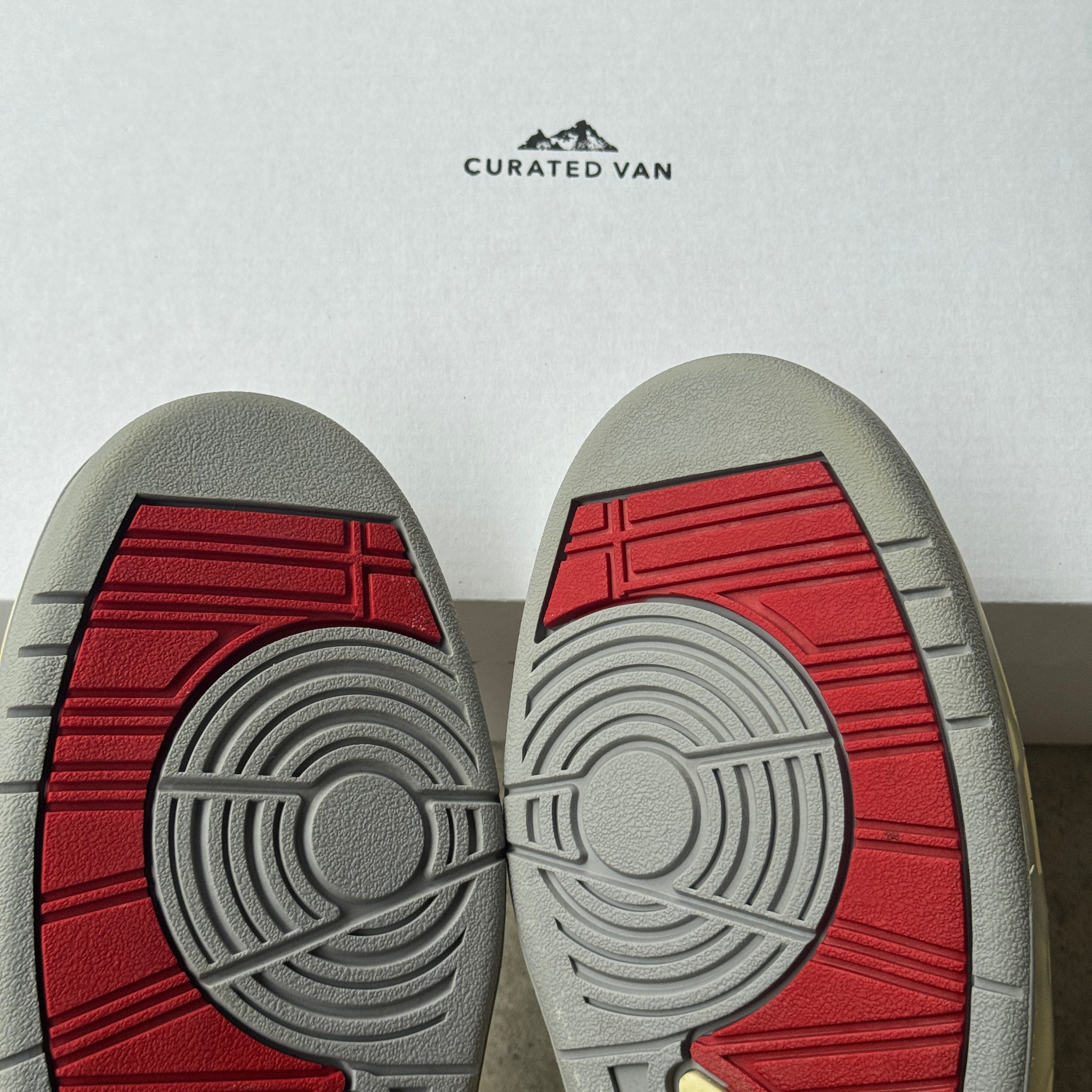 10 US - JORDAN 2 SP OFF WHITE WHITE VARISTY RED 2021