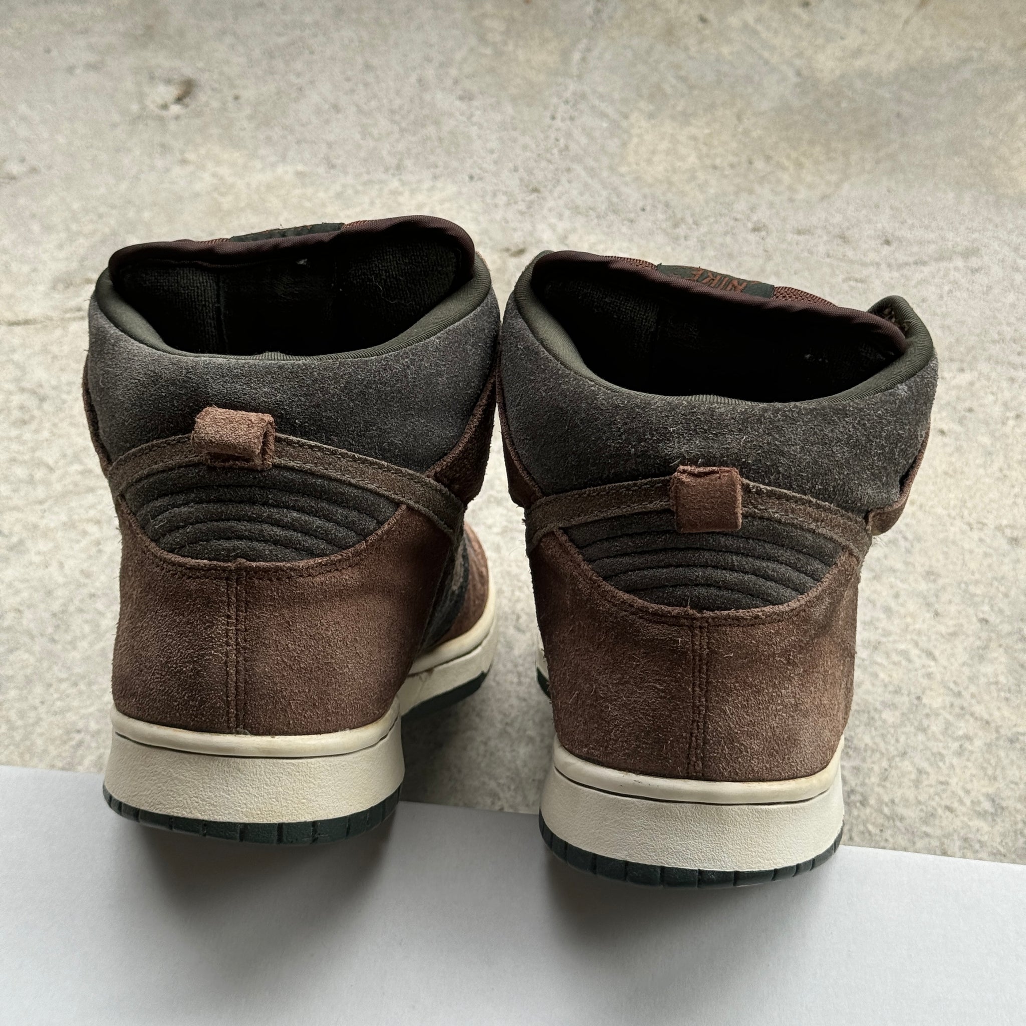 9.5 US - NIKE SB DUNK HIGH PAUL BROWN 2002