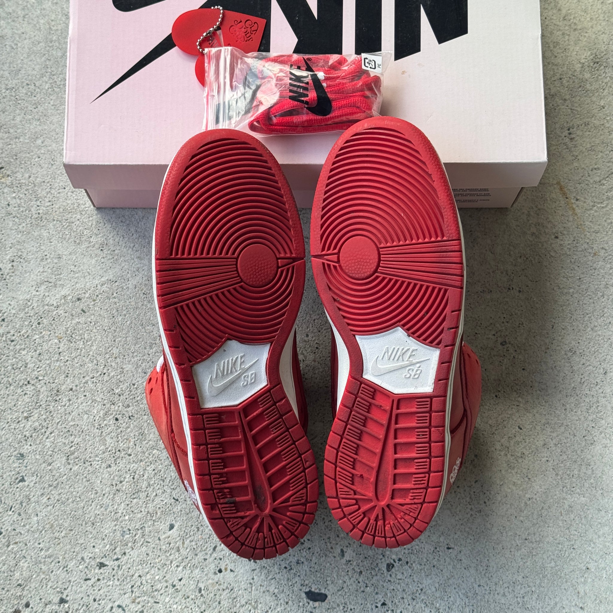 9.5 US - NIKE SB DUNK LOW GIRLS DONT CRY W BOX 2017