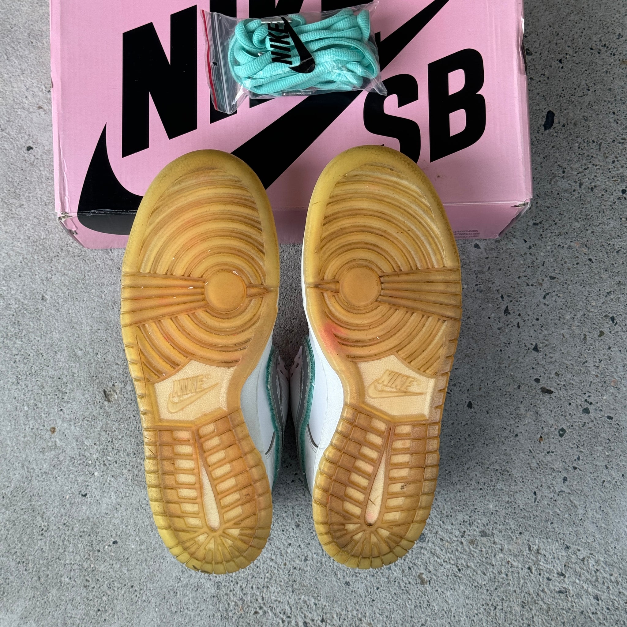 9.5 US - NIKE SB DUNK LOW WHITE DIAMOND W BOX 2018