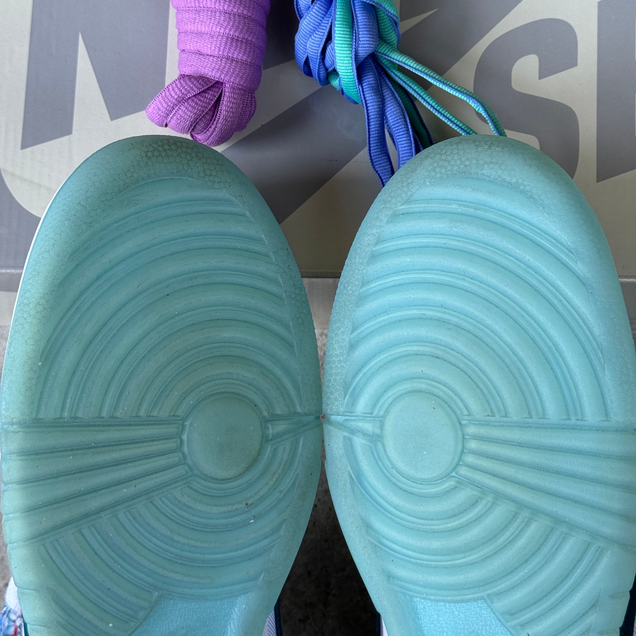 13 US - NIKE SB DUNK LOW FUTURA BLEACHED AQUA W BOX 2024