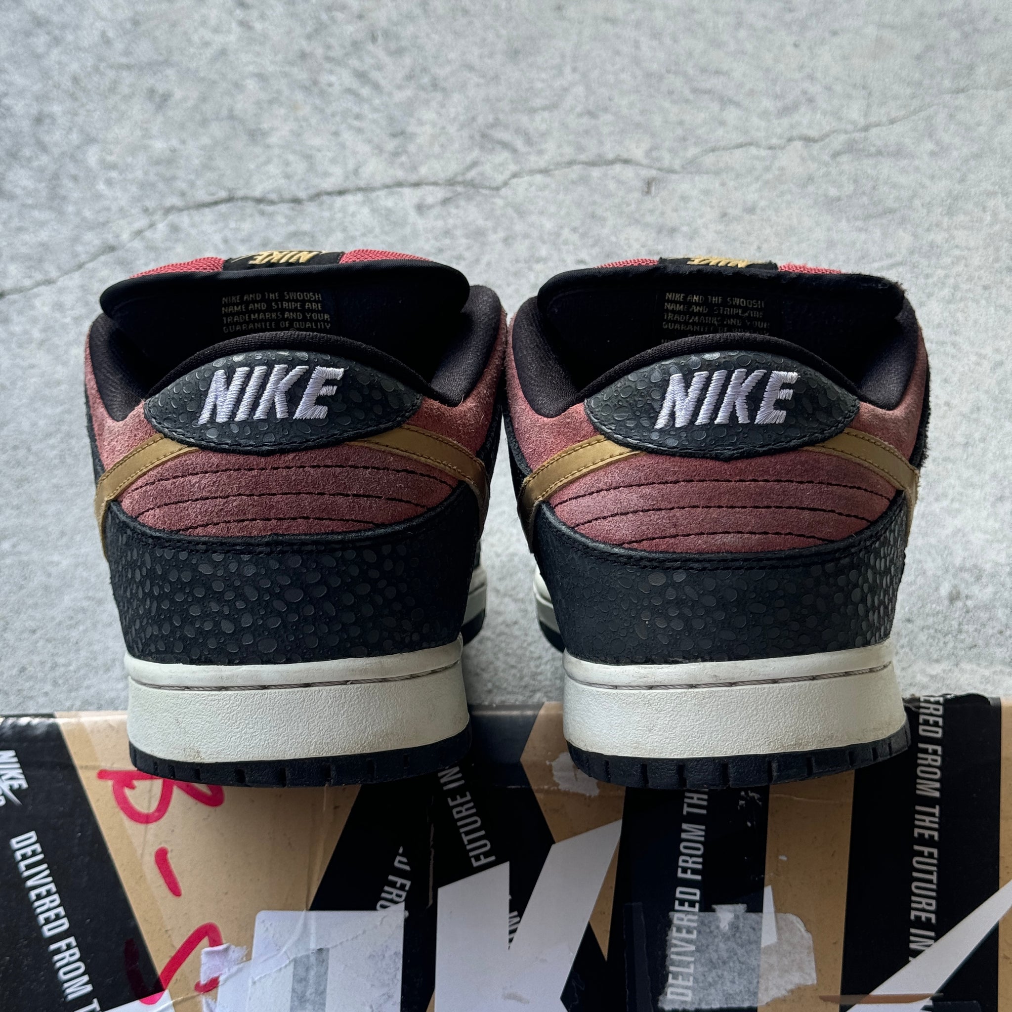 12 US - NIKE SB DUNK LOW WALK OF FAME W BOX 2013
