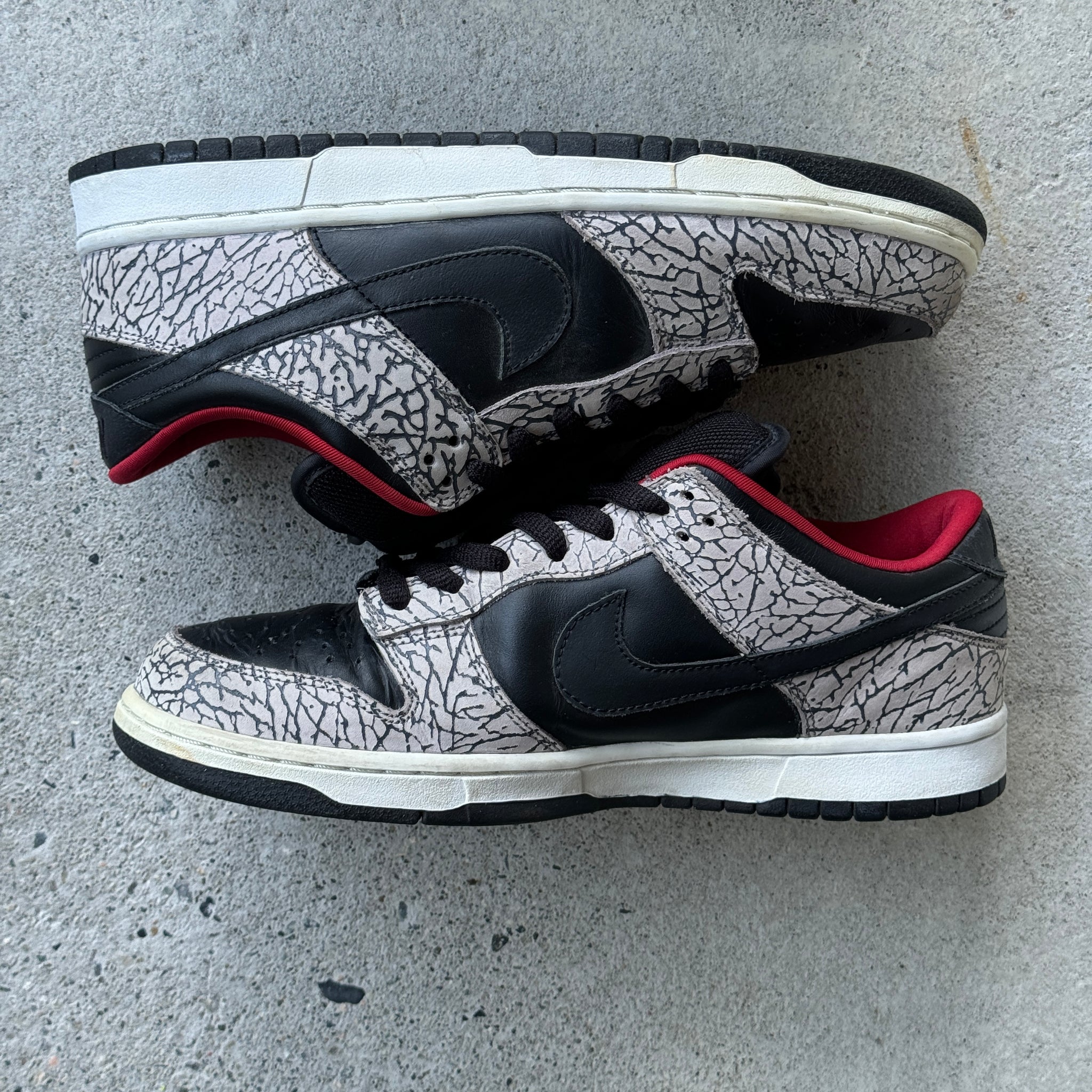 10 US - NIKE SB DUNK LOW SUPREME BLACK CEMENT 2002