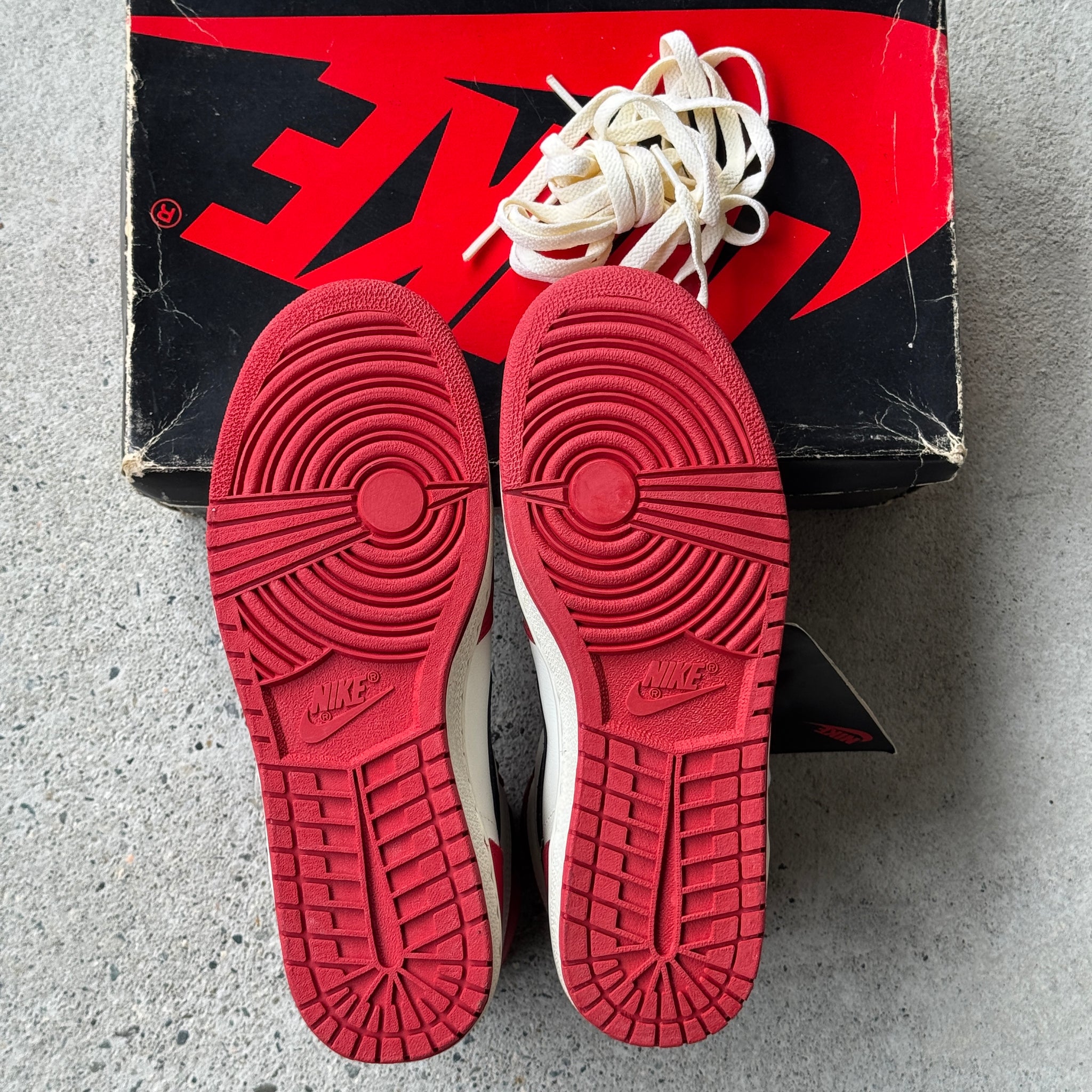 9.5 US - DS JORDAN 1 CHICAGO W BOX 1985