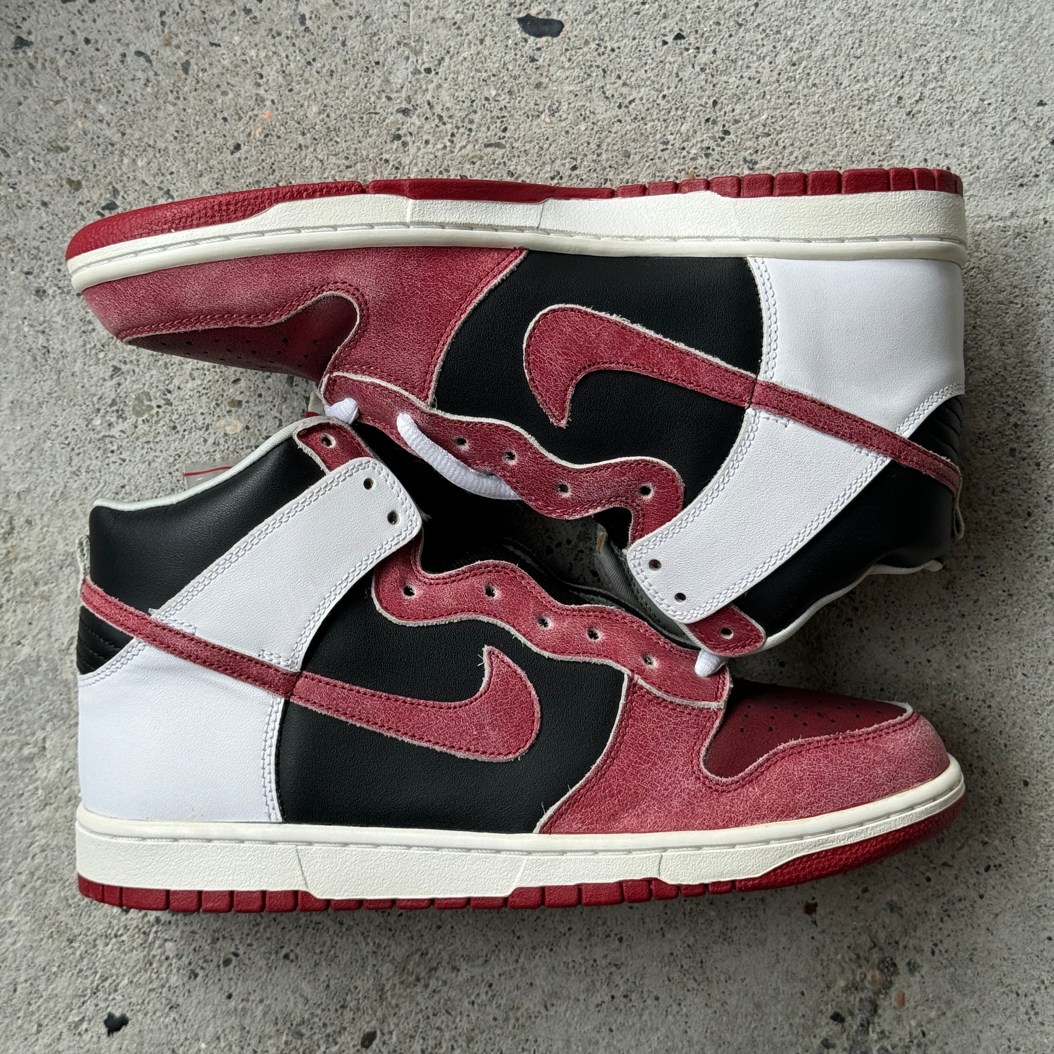 10.5 US - DS NIKE SB DUNK HIGH JASON VOORHEES 2007