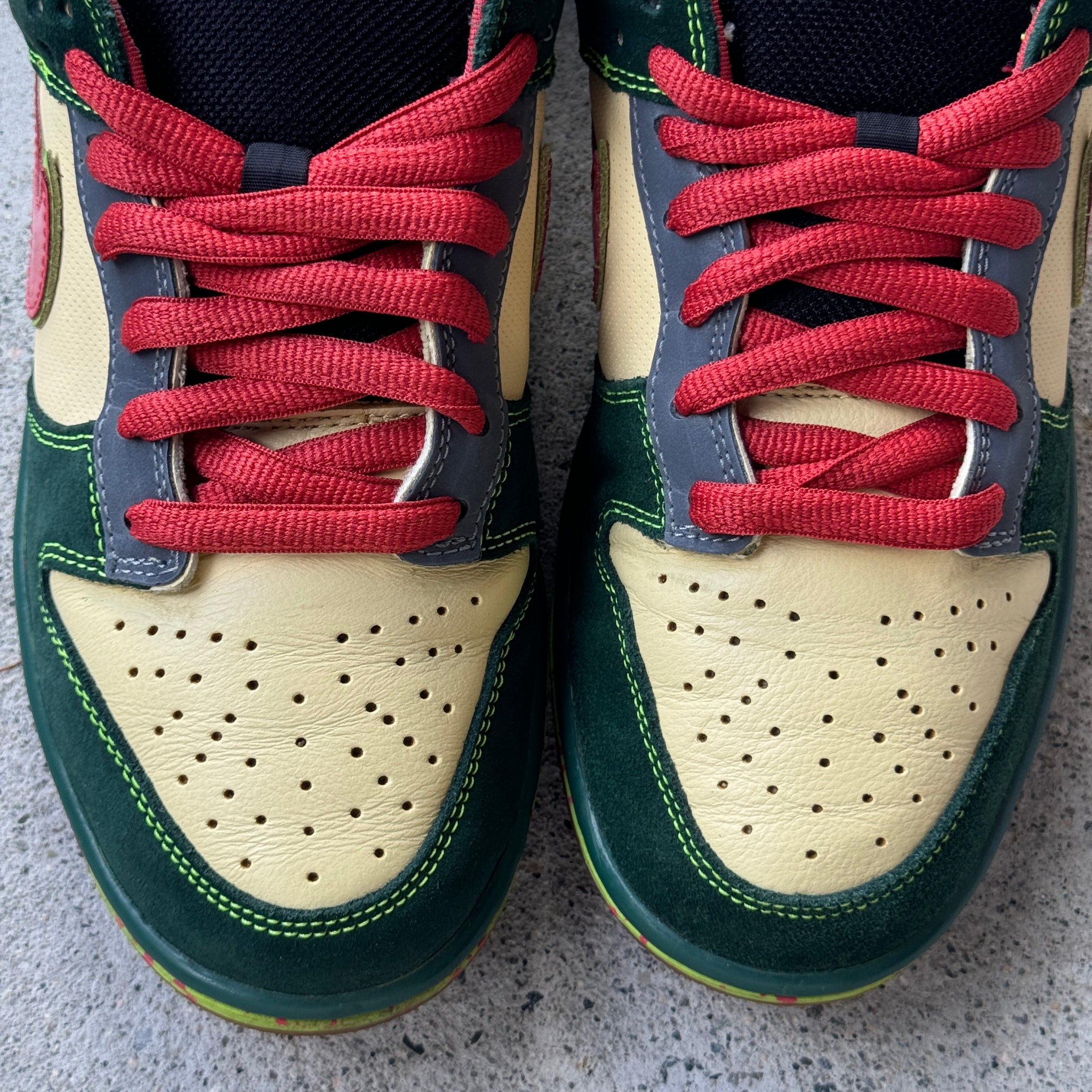 8.5 US - NIKE SB DUNK LOW MOSQUITO W BOX 2008