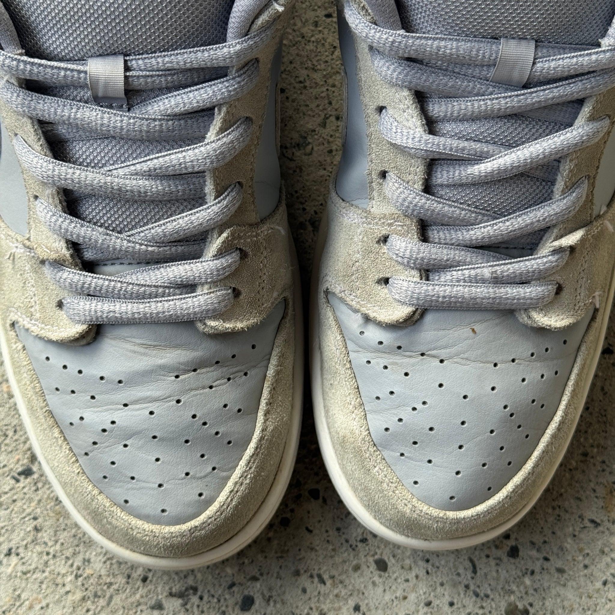 10.5  US - NIKE SB DUNK LOW SUMMIT WHITE WOLF GREY 2018