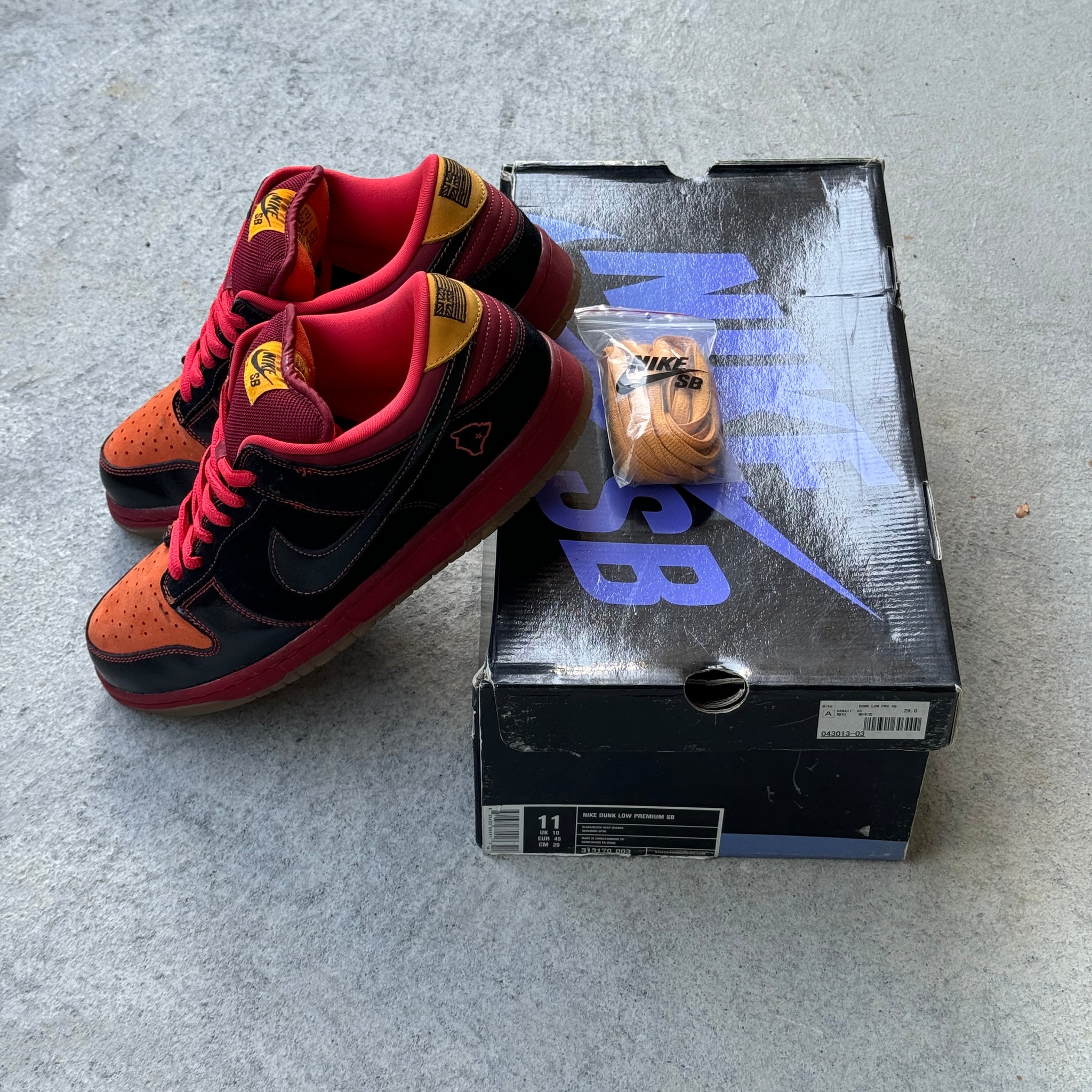 11 US - NIKE SB DUNK LOW HAWAII W BOX 2006