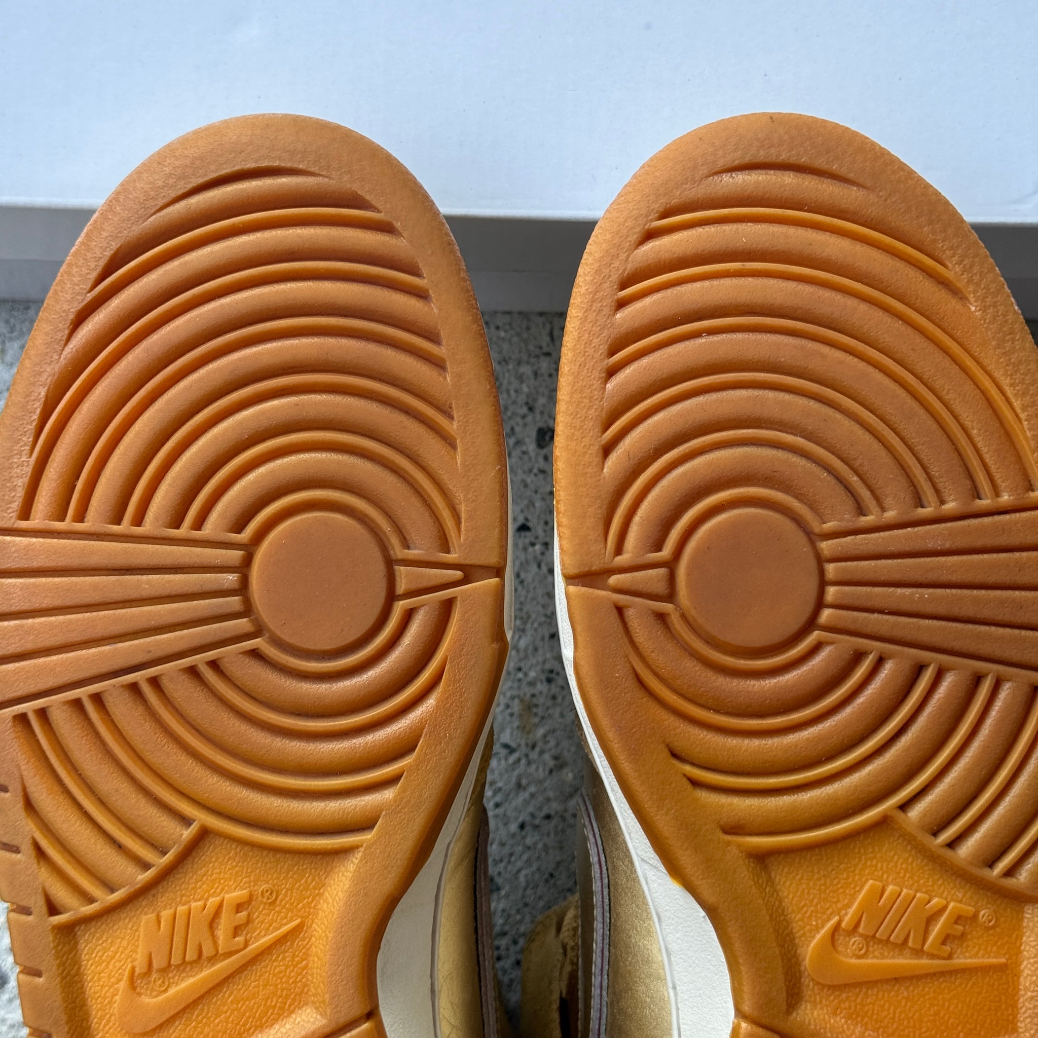 11.5 US - NIKE SB DUNK HIGH KOSTON THAI TEMPLE 2010