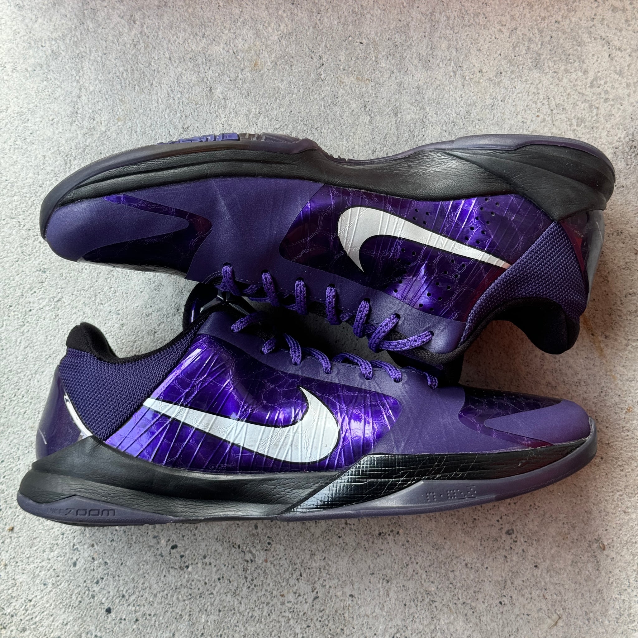12.5 US - NIKE AIR ZOOM KOBE 5 V PURPLE INK W BOX 2010