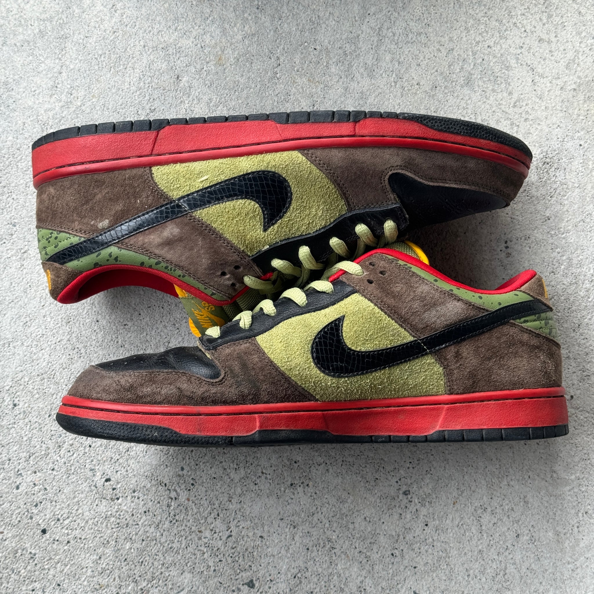 13 US - NIKE SB DUNK LOW ASPARAGUS 2009