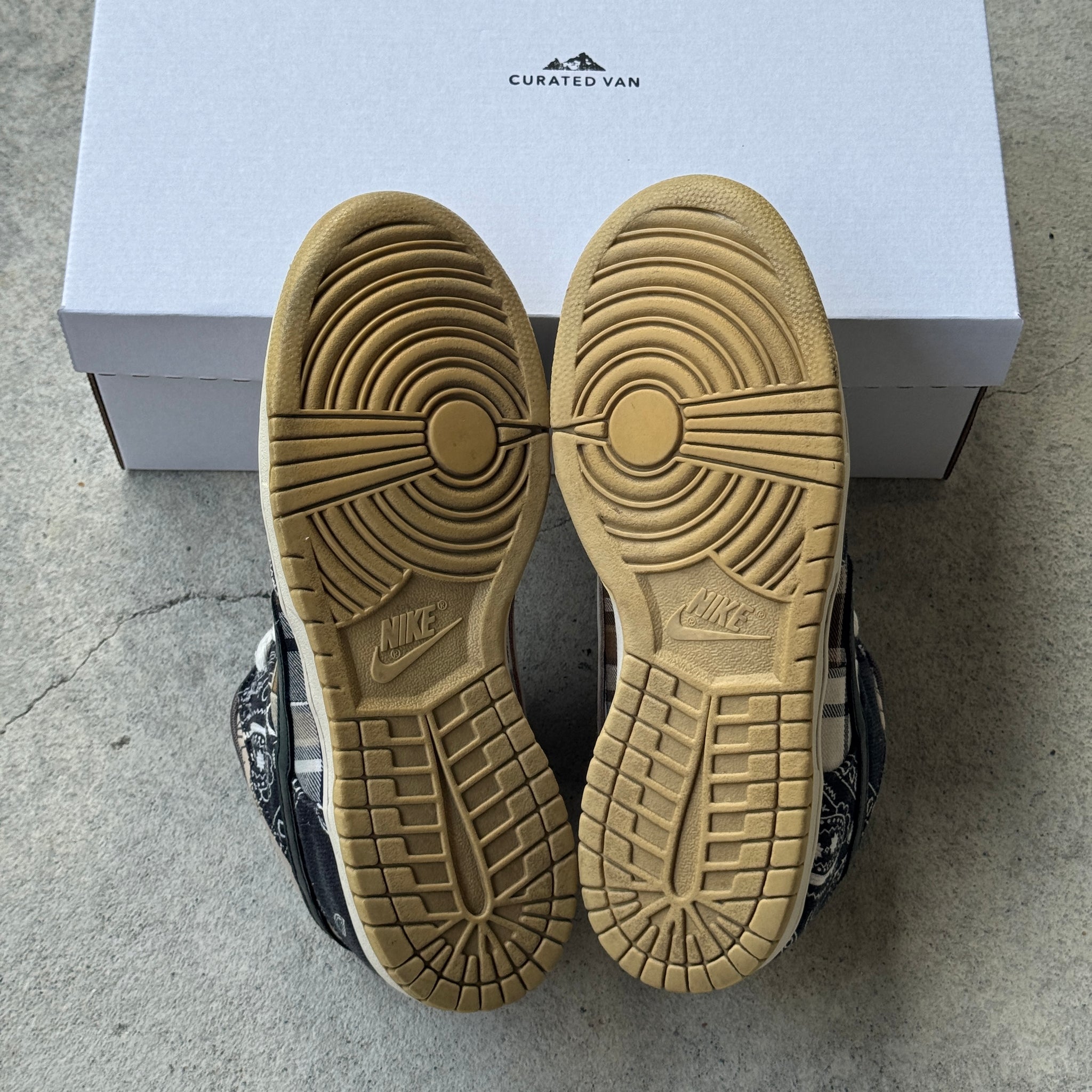 8.5 US - NIKE SB DUNK LOW TRAVIS SCOTT 2020