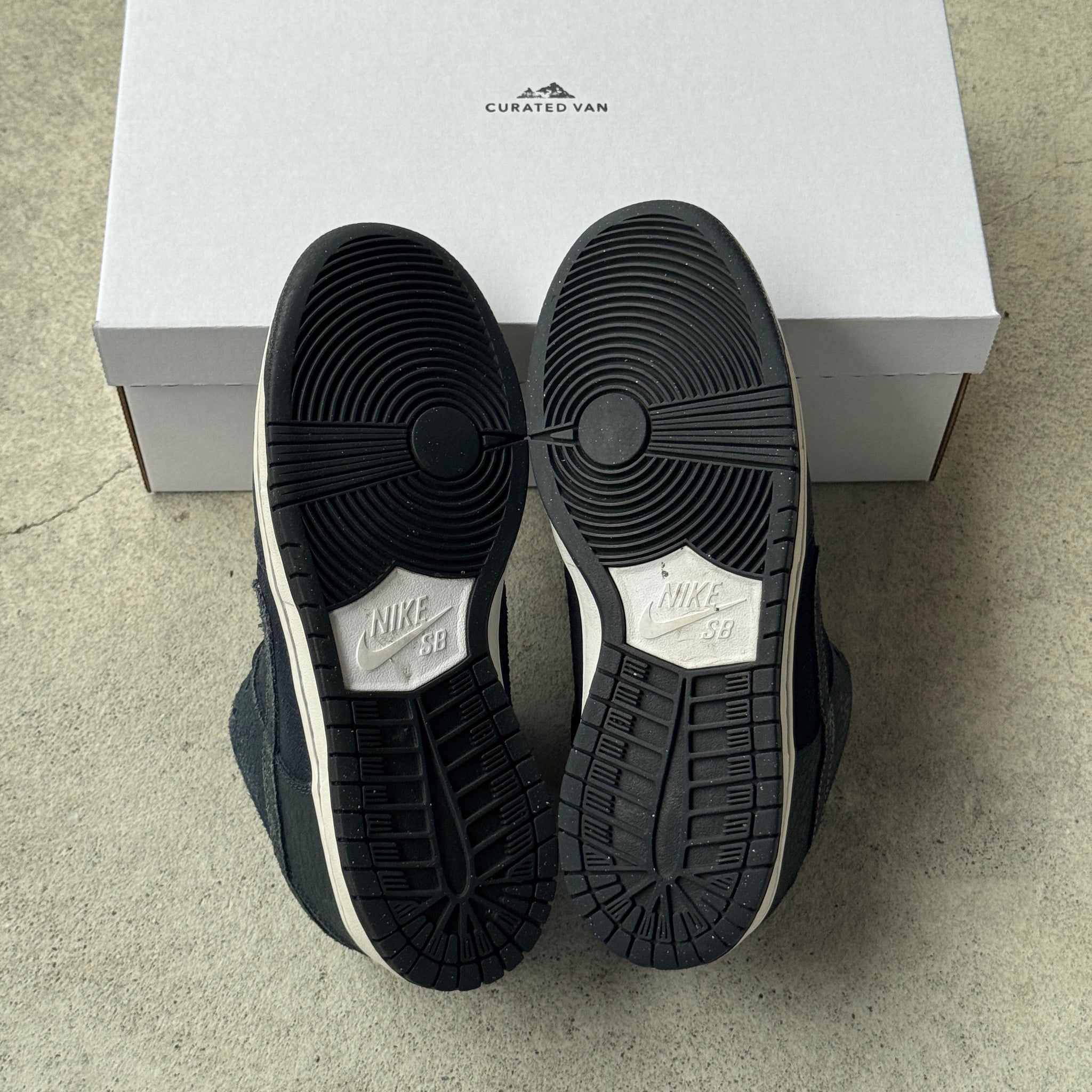 8 US - NIKE SB DUNK LOW US PASSPORT 2011