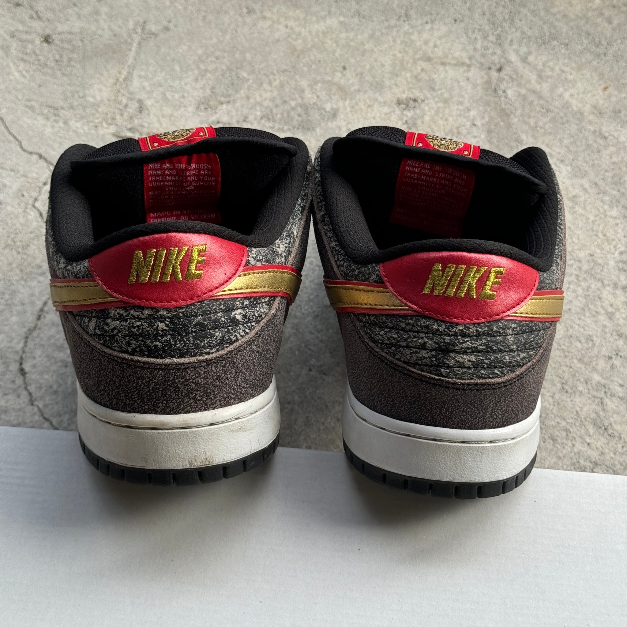 13 US -  NIKE SB DUNK LOW BEIJING  2014