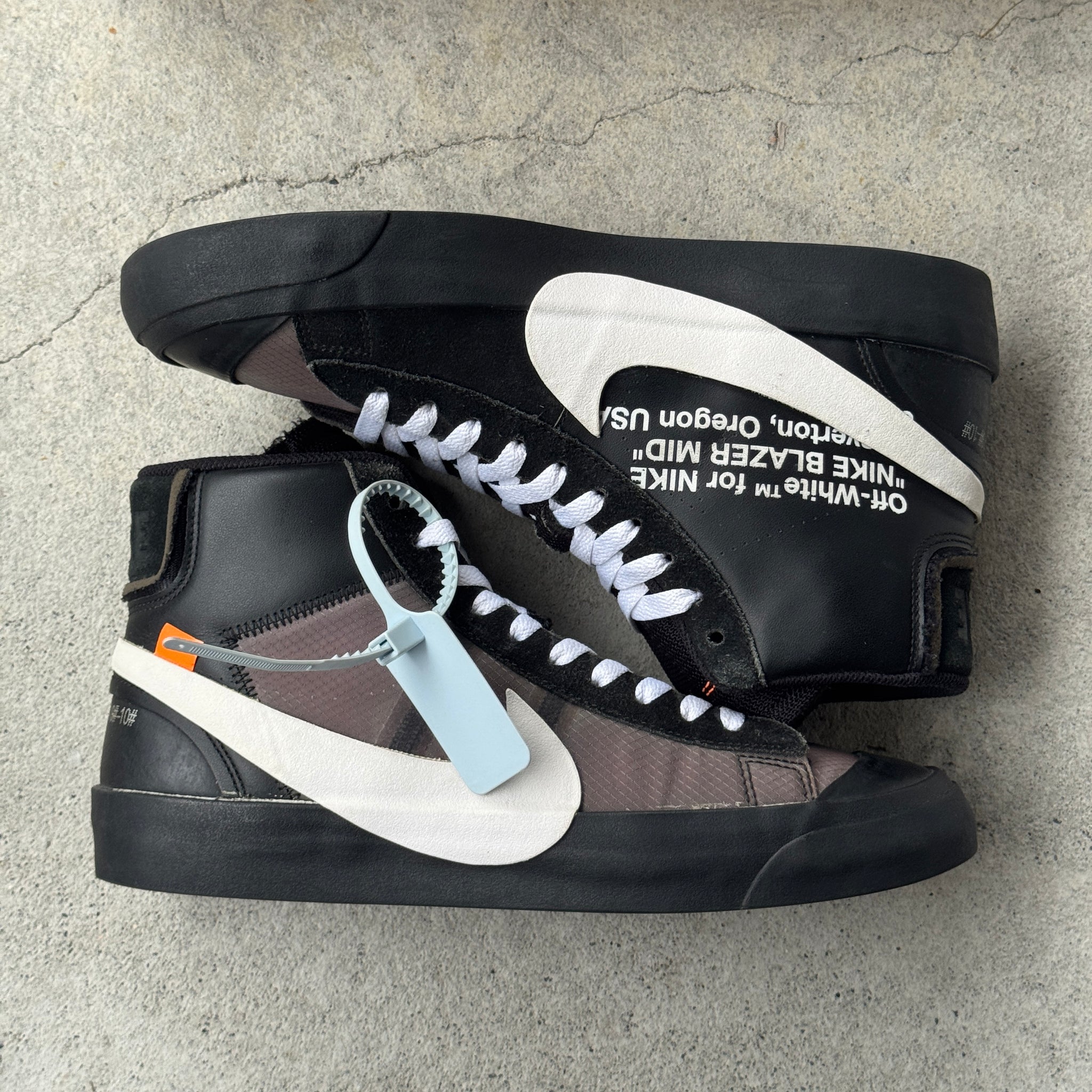 9.5 US - NIKE BLAZER MID OFF WHITE GRIM REAPER W BOX 2018