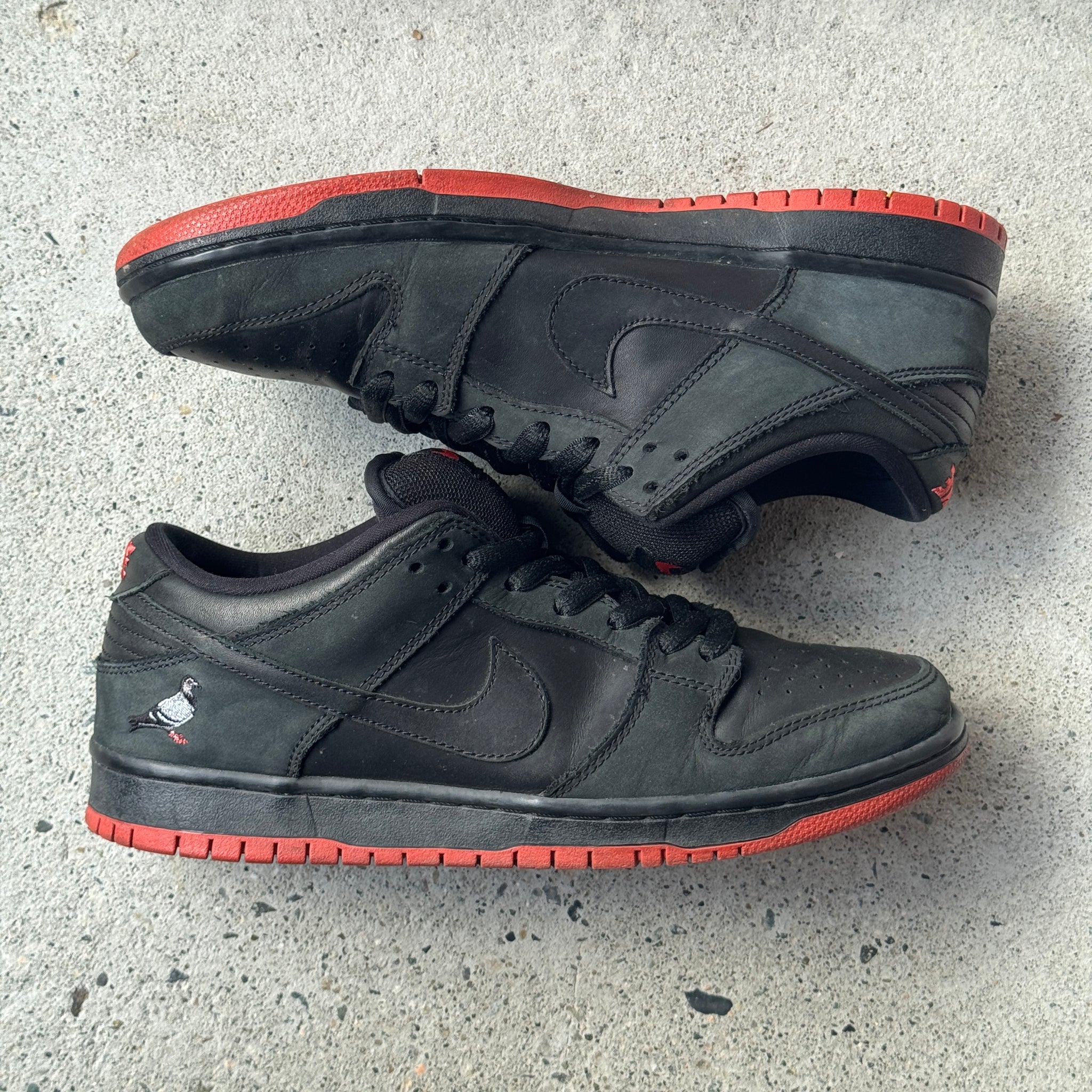 9.5 US - NIKE SB DUNK LOW STAPLE BLACK PIGEON W BOX 2017