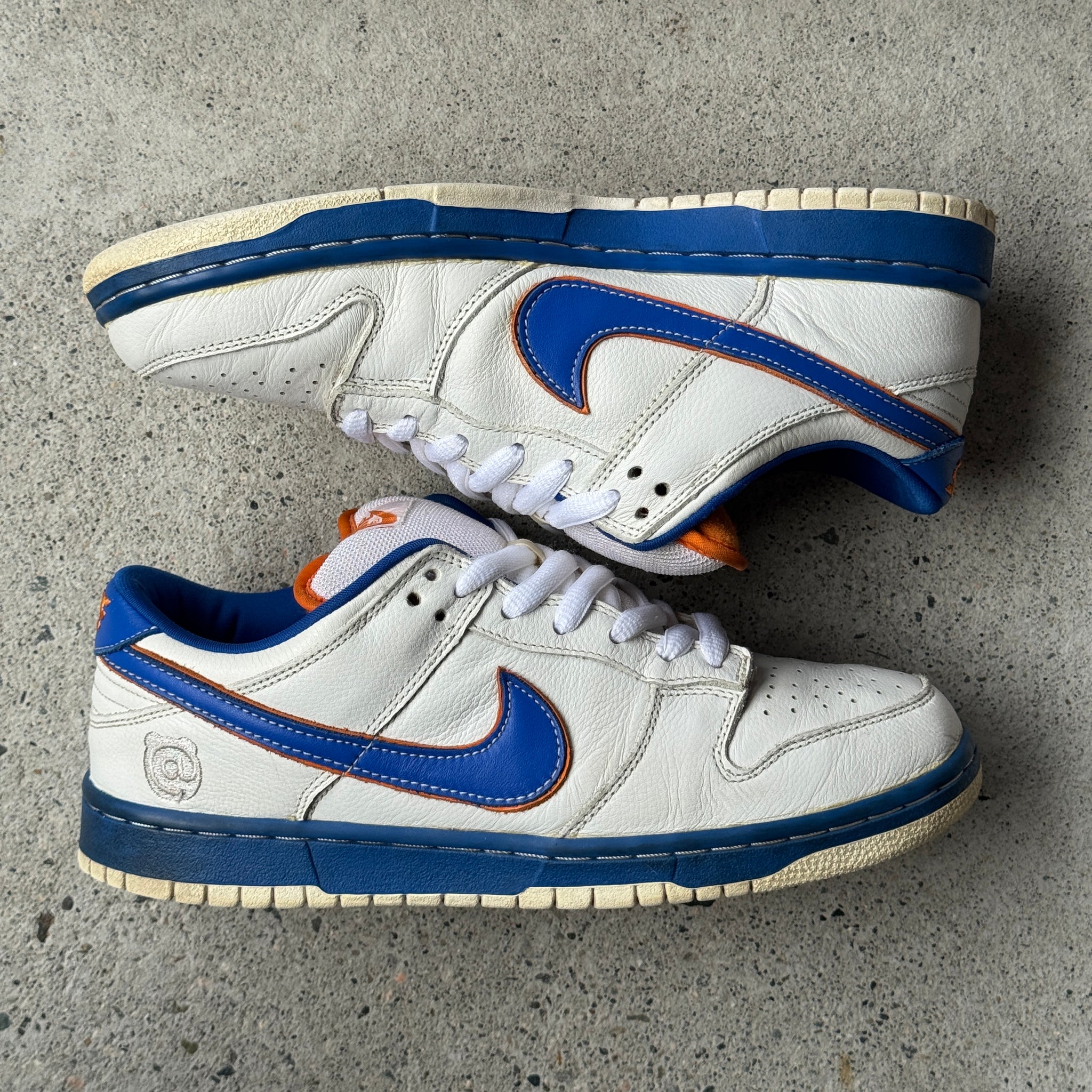 9 US - NIKE SB DUNK LOW MEDICOM 1 2004