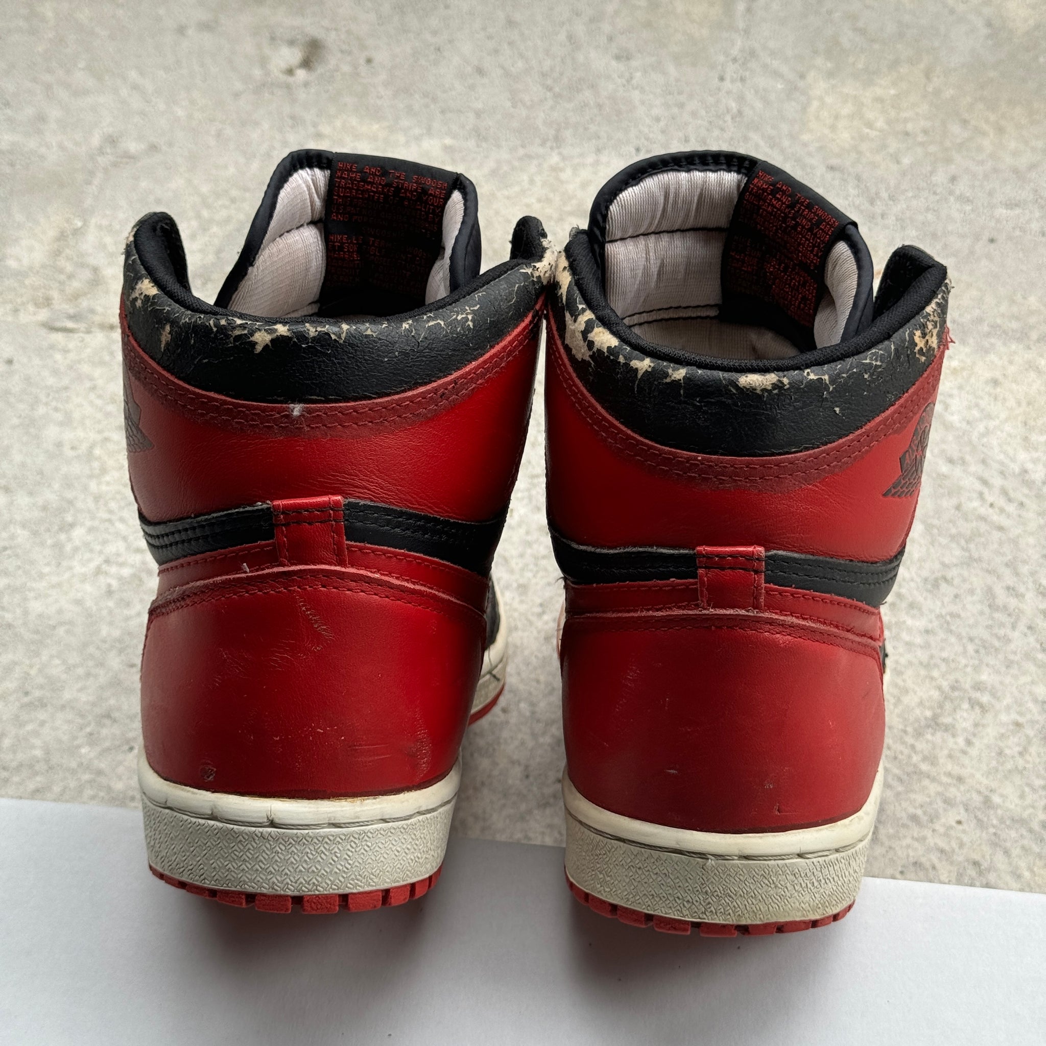 9.5 US - JORDAN 1  BLACK/RED 1985