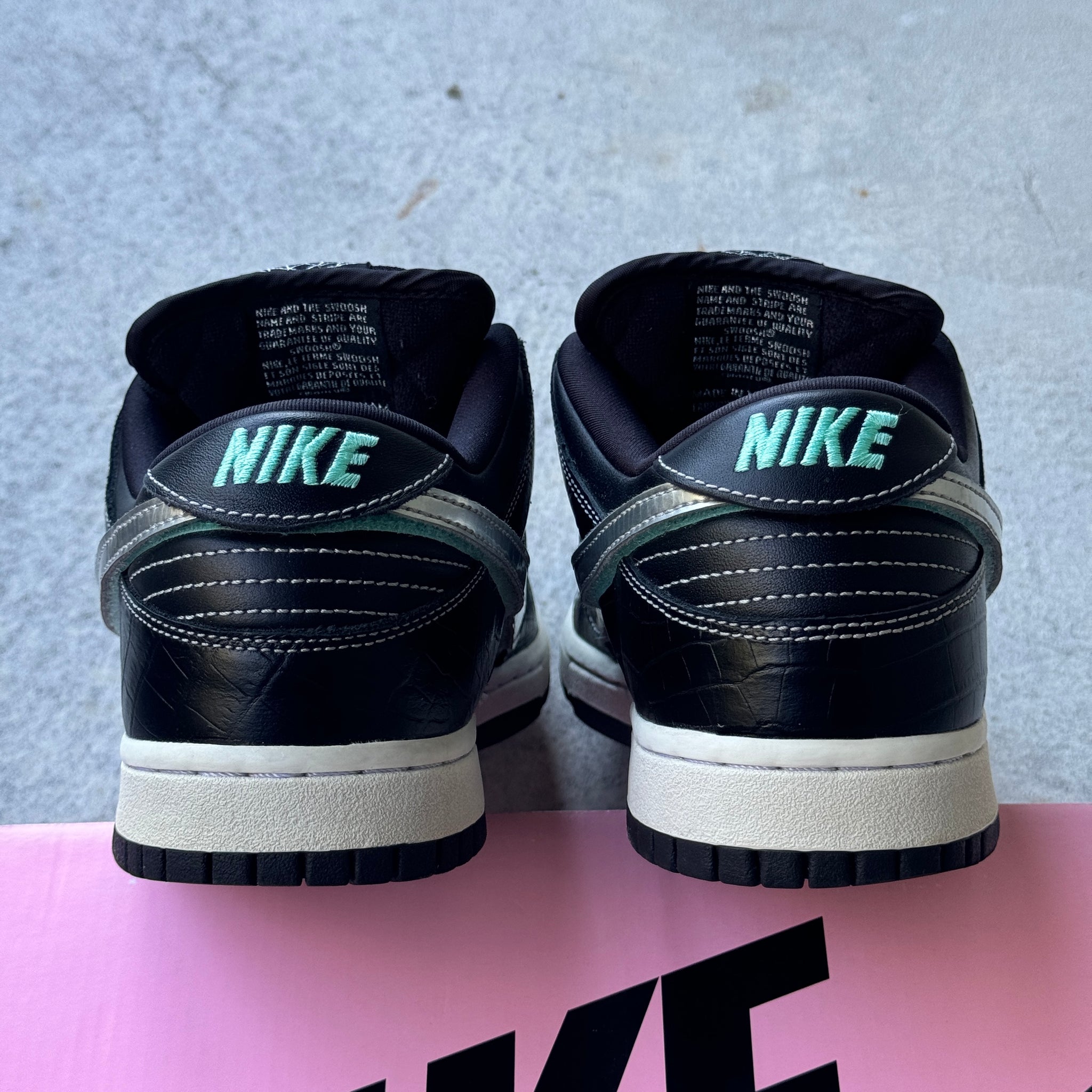 9.5 US - NIKE SB DUNK LOW BLACK DIAMOND W BOX 2018
