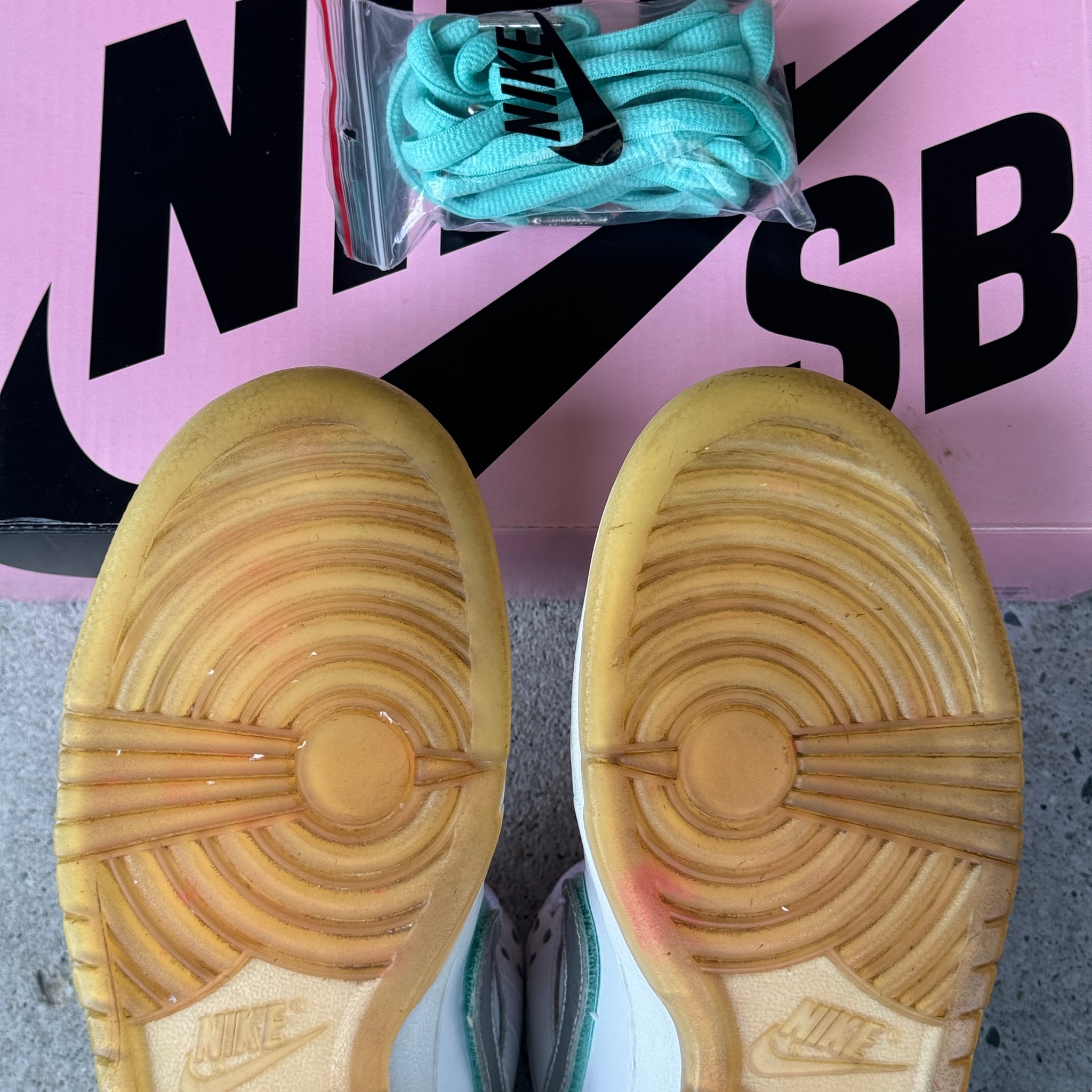 9.5 US - NIKE SB DUNK LOW WHITE DIAMOND W BOX 2018