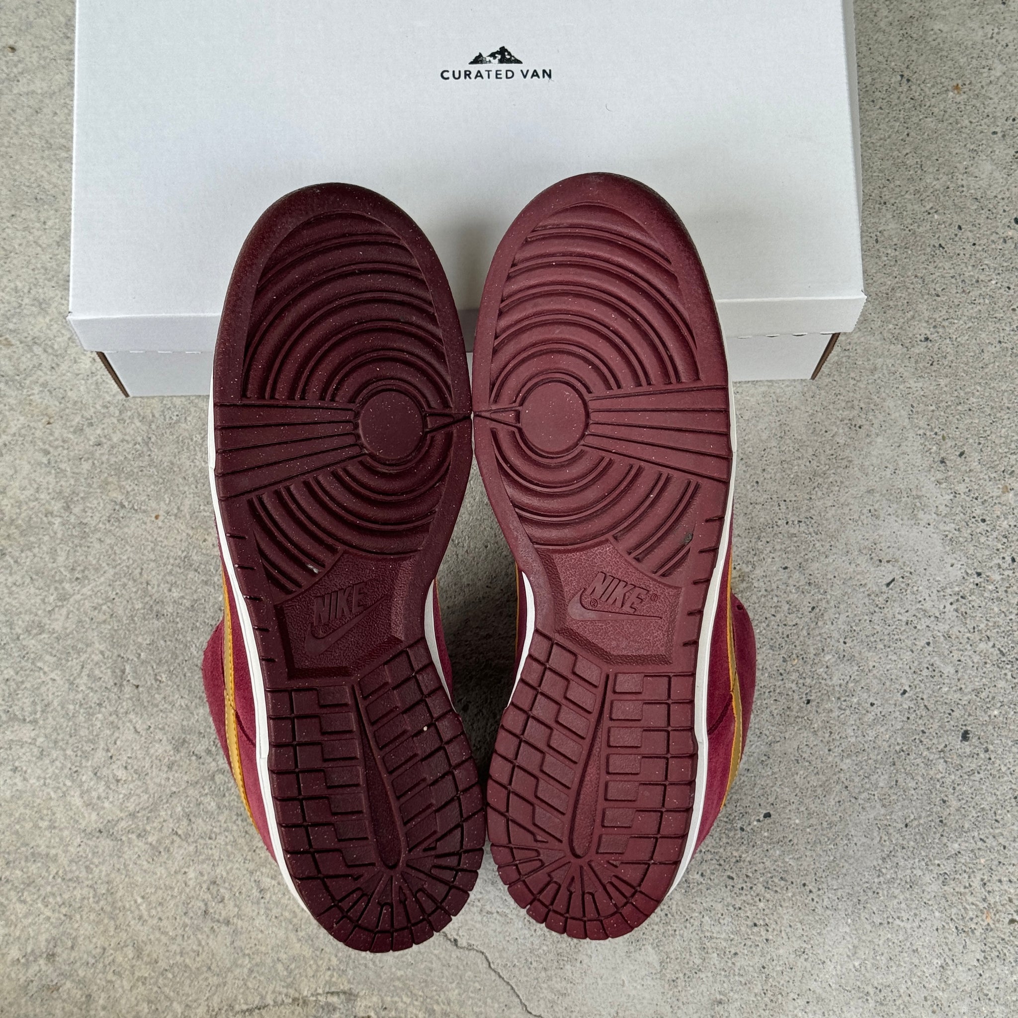 13 US - NIKE SB DUNK LOW ANCHORMAN 2009