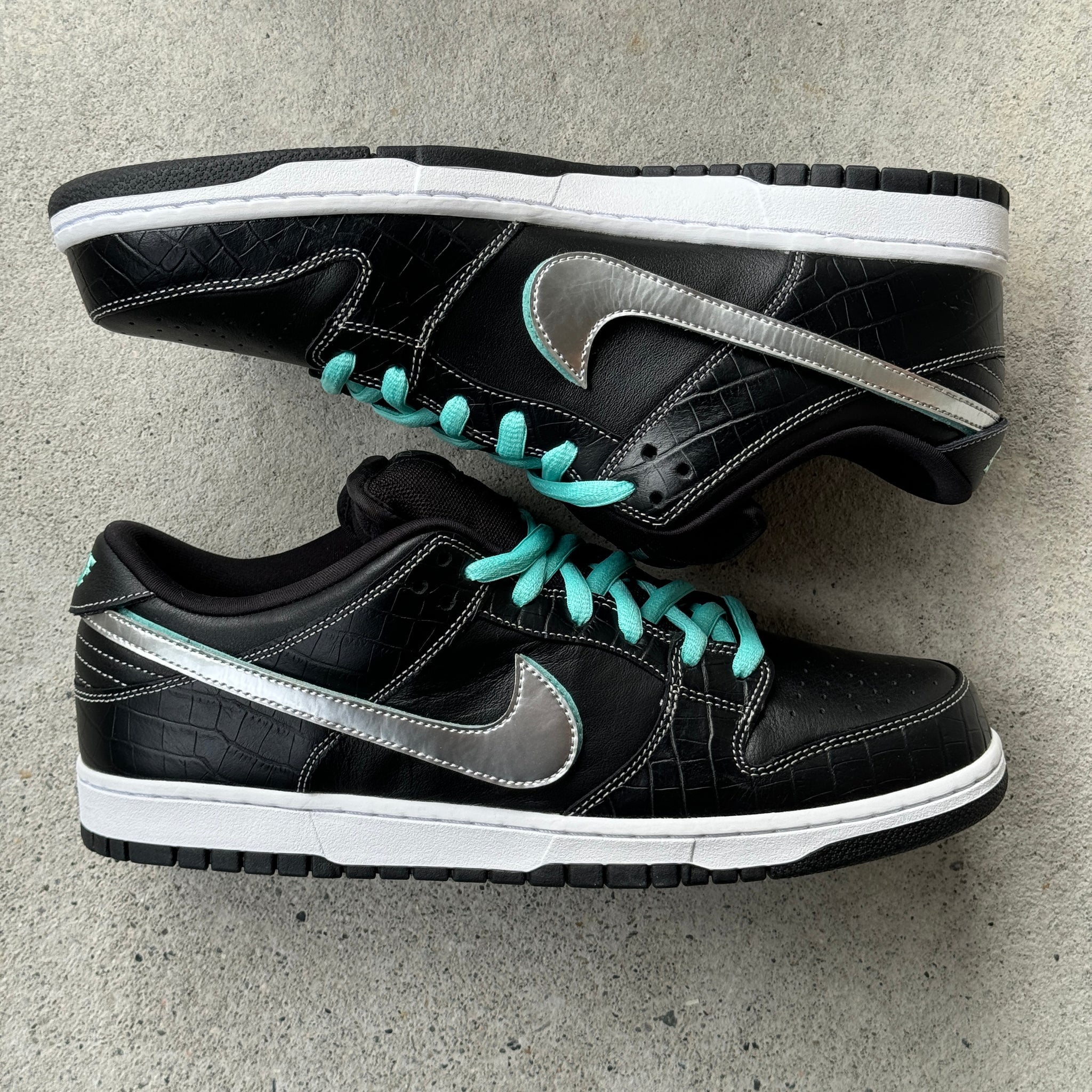 13 US - NIKE SB DUNK LOW BLACK DIAMOND 2018