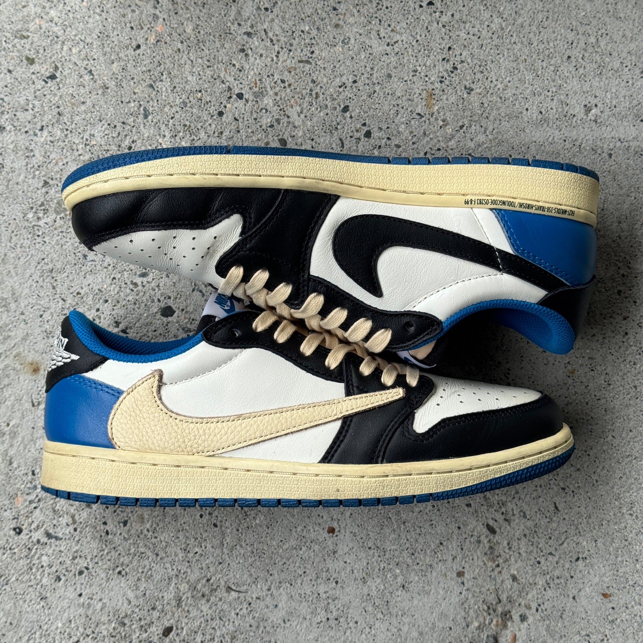 8 US - JORDAN 1 LOW TRAVIS SCOTT FRAGMENT W BOX 2021