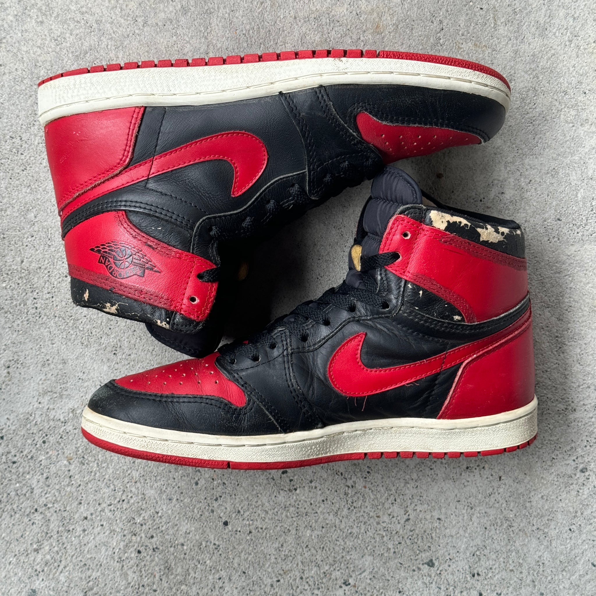 9.5 US - JORDAN 1  BLACK/RED 1985